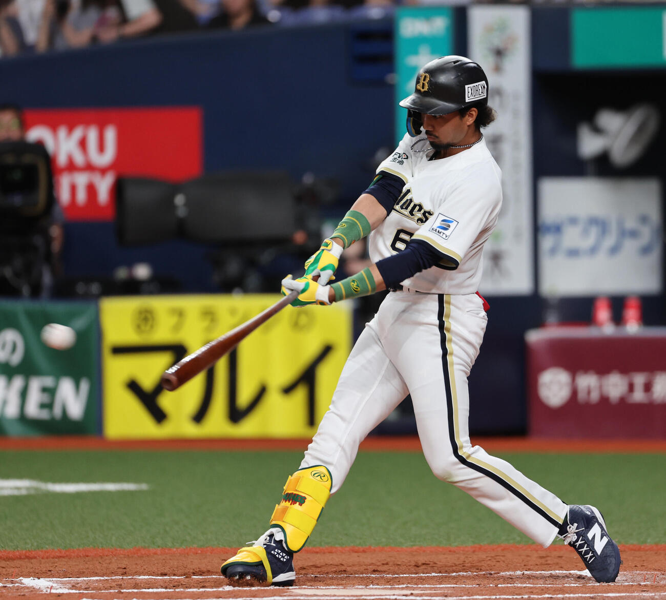 オリックス対ソフトバンク　10回裏オリックス1死一、二塁、宗佑磨はサヨナラの適時打二塁打を放つ（撮影・西尾就之）