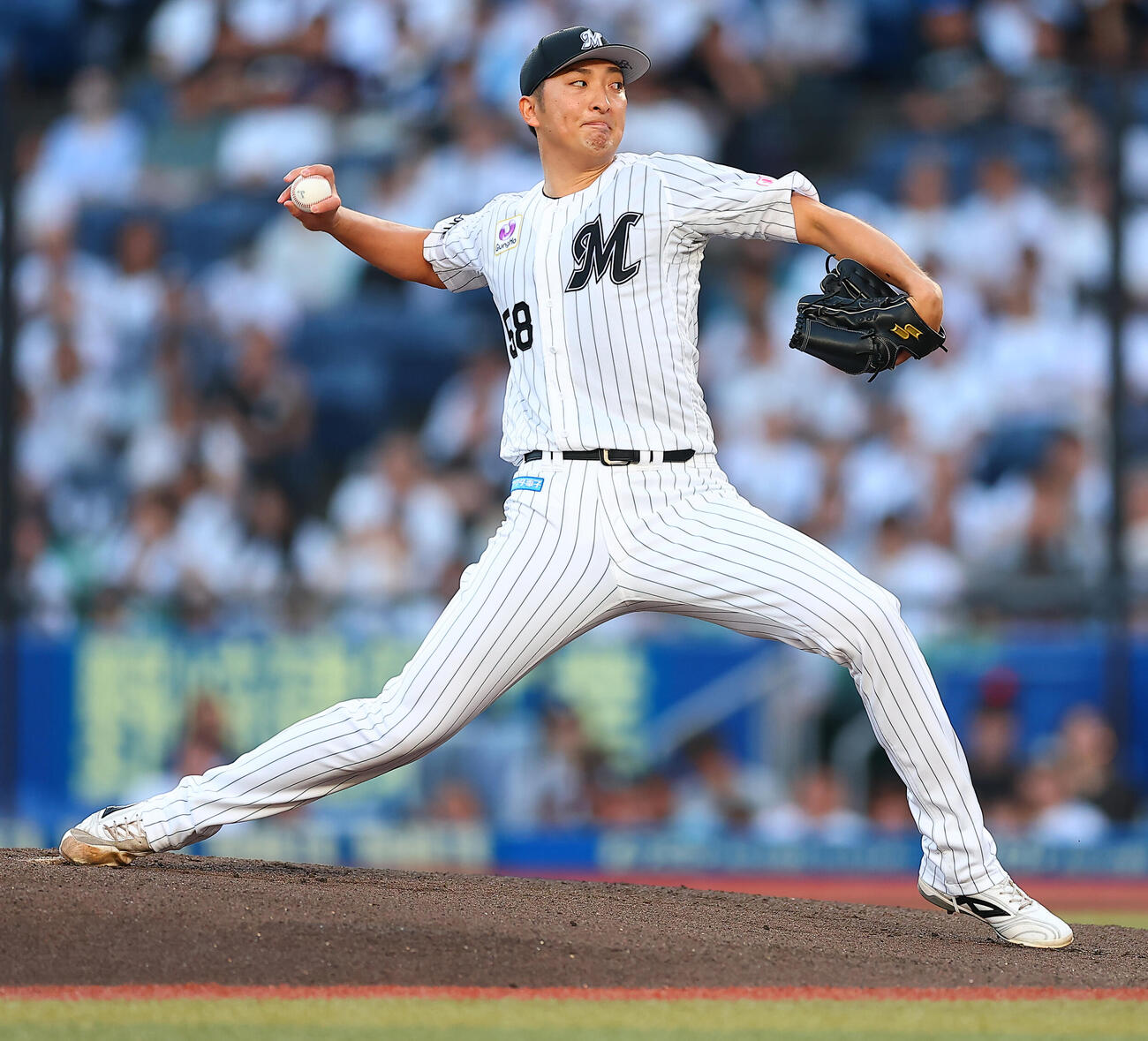 ロッテ対日本ハム　ロッテ先発の河村説人（撮影・野上伸悟）