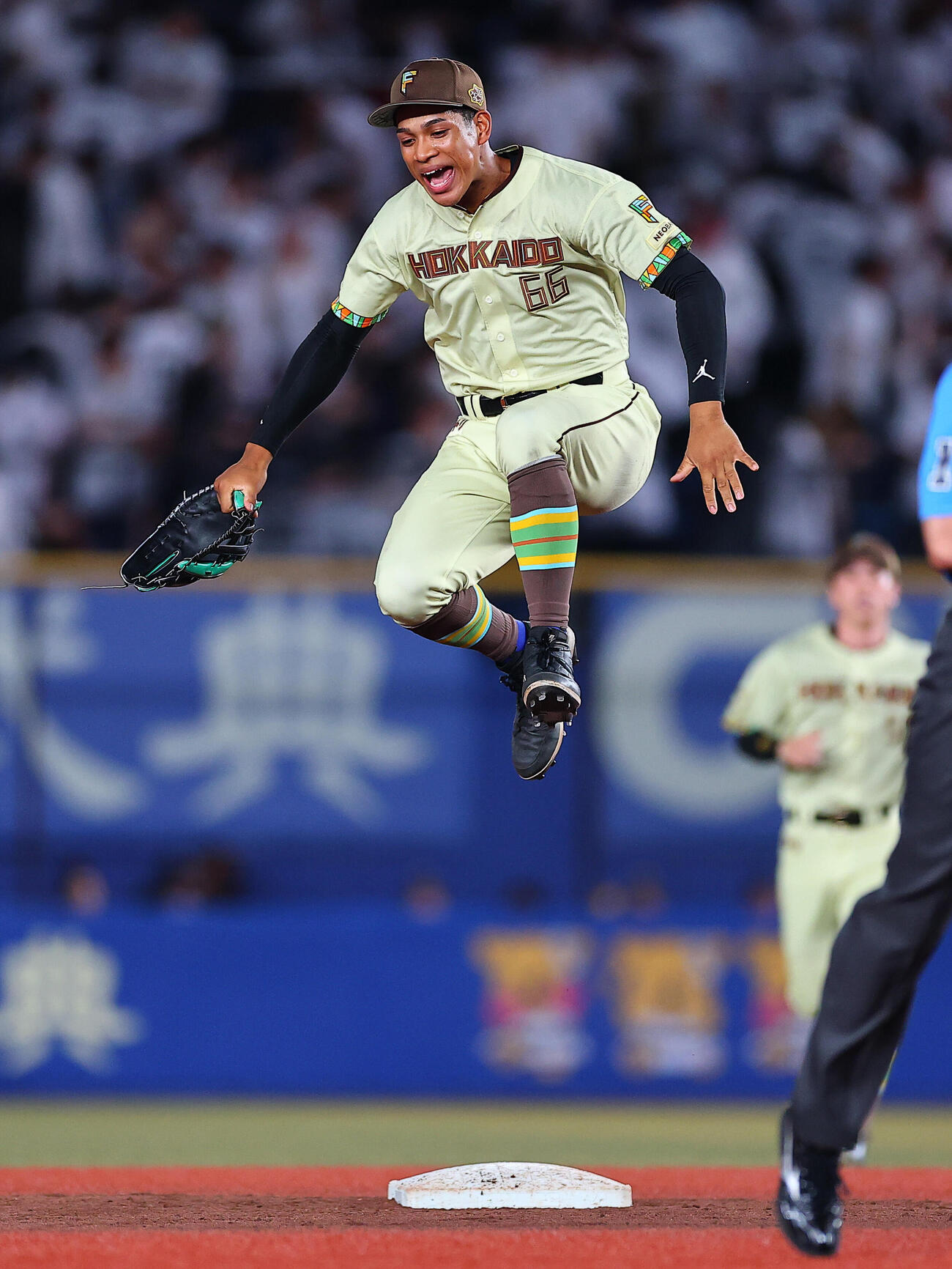ロッテ対日本ハム　勝利を喜ぶ日本ハム万波中正（撮影・野上伸悟）