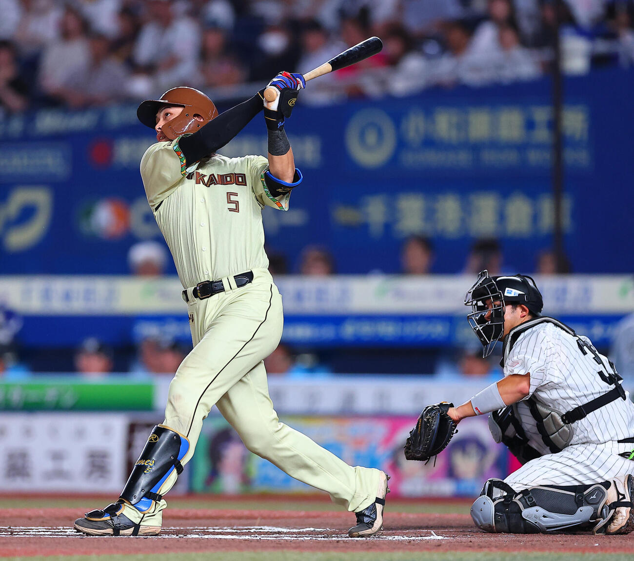 ロッテ対日本ハム　6回表日本ハム1死一塁、2点本塁打を放つ野村佑希（撮影・野上伸悟）
