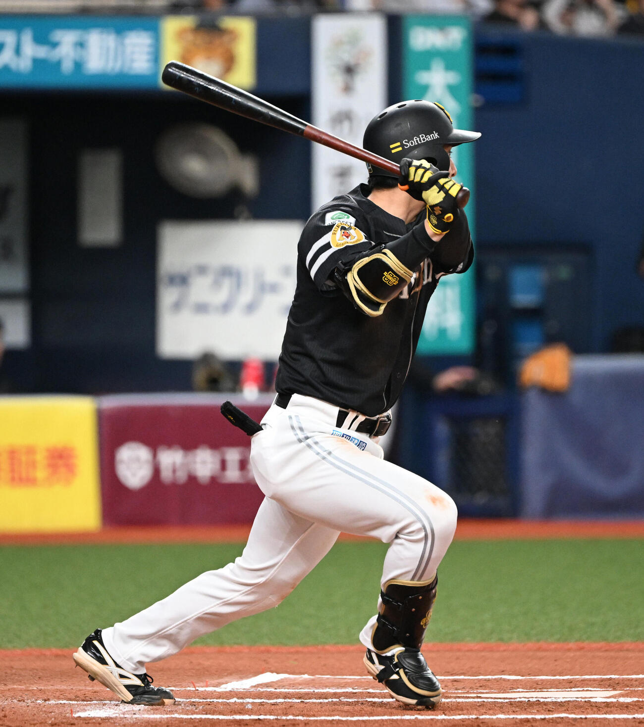 オリックス対ソフトバンク　6回表ソフトバンク2死二塁、左前適時打を放つ柳町達（撮影・和賀正仁）