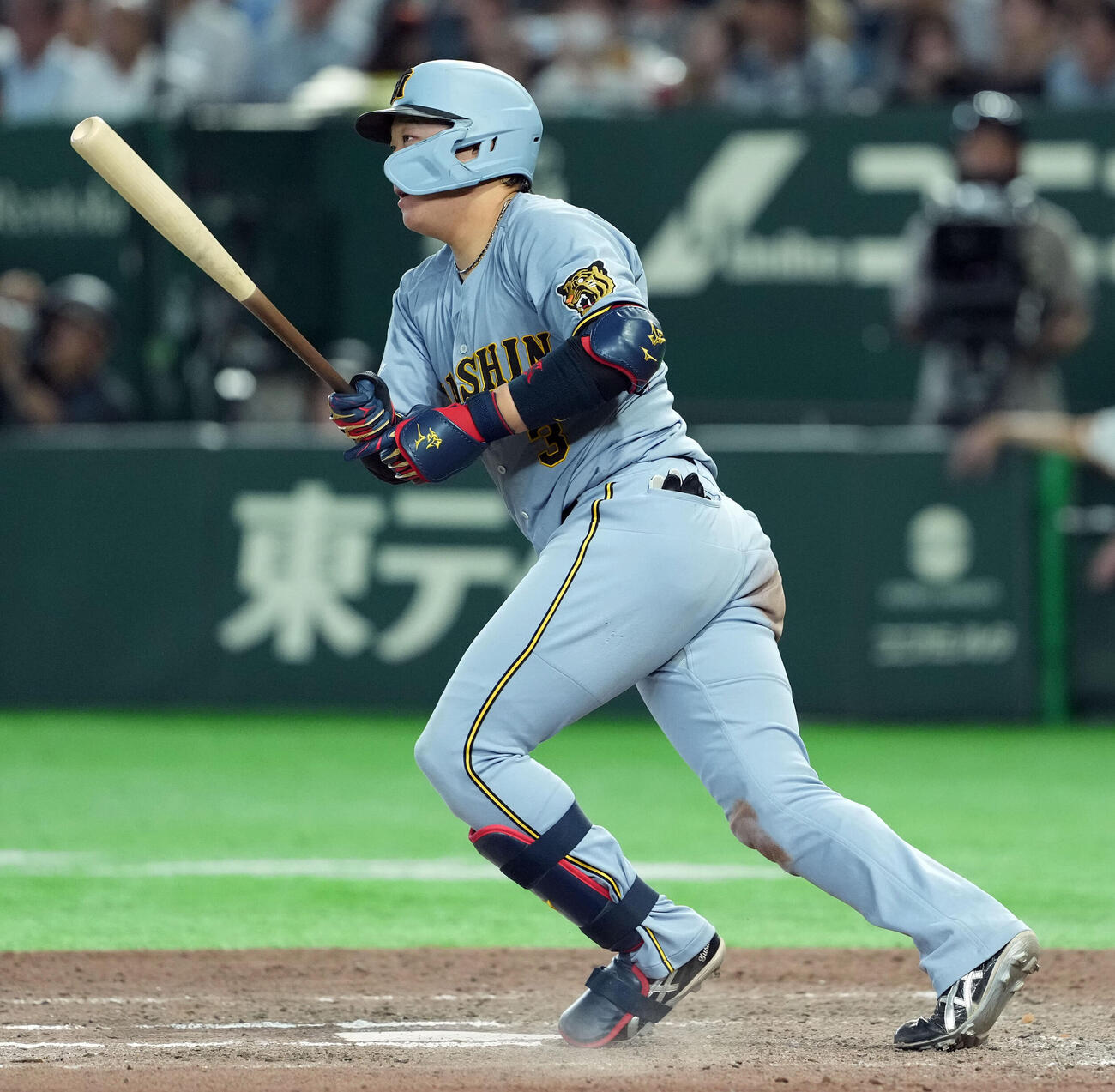 巨人対阪神　6回表阪神1死一、二塁、左前打を放つ大山悠輔（撮影・たえ見朱実）