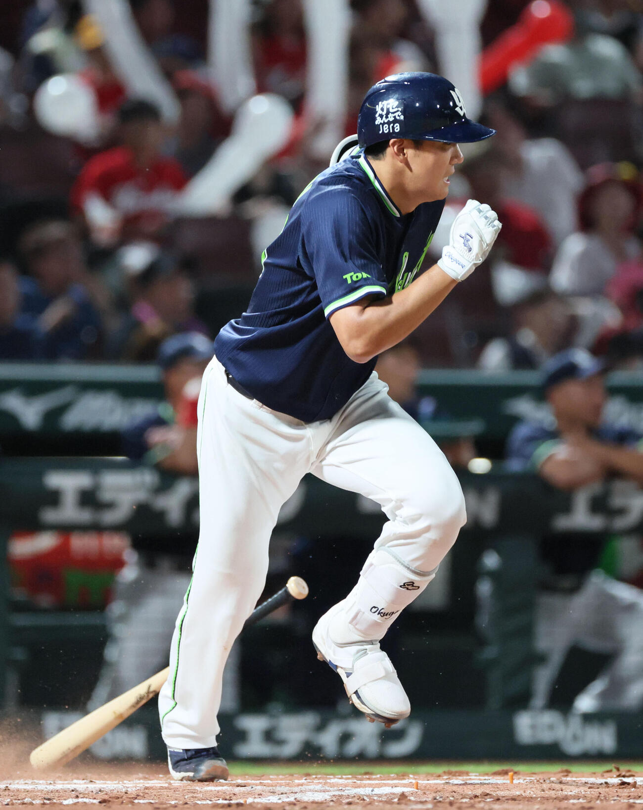 広島対ヤクルト　7回表ヤクルト1死満塁、奥川恭伸は遊撃適時内野を放つ（撮影・加藤孝規）