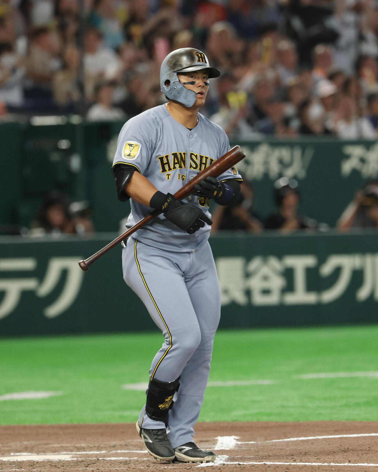 巨人対阪神　6回表阪神1死満塁、四球を選ぶ前川右京（撮影・増田悦実）