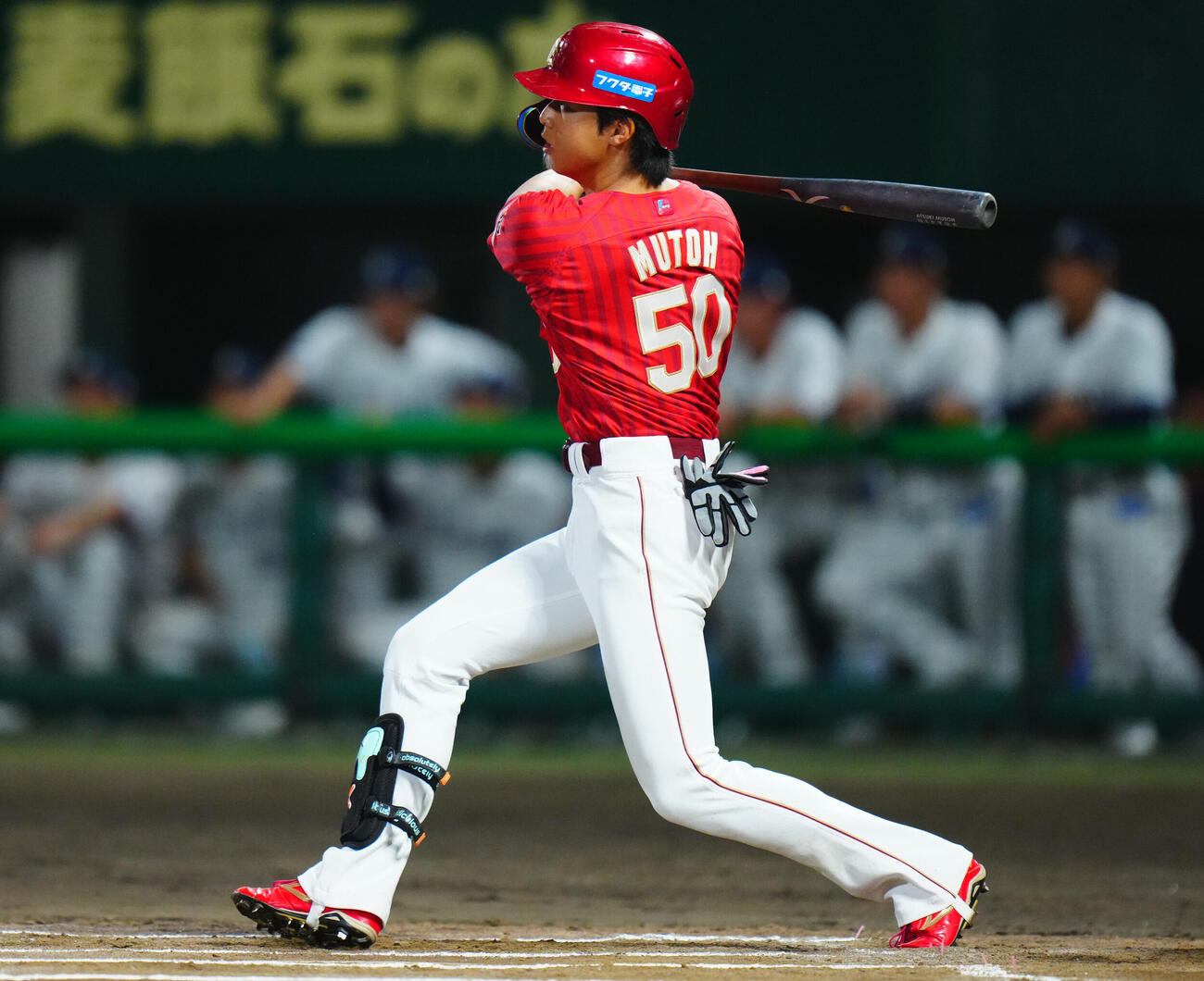西武対楽天　10回表楽天2死一塁、勝ち越しの適時二塁打を放つ武藤敦貴（撮影・垰建太）