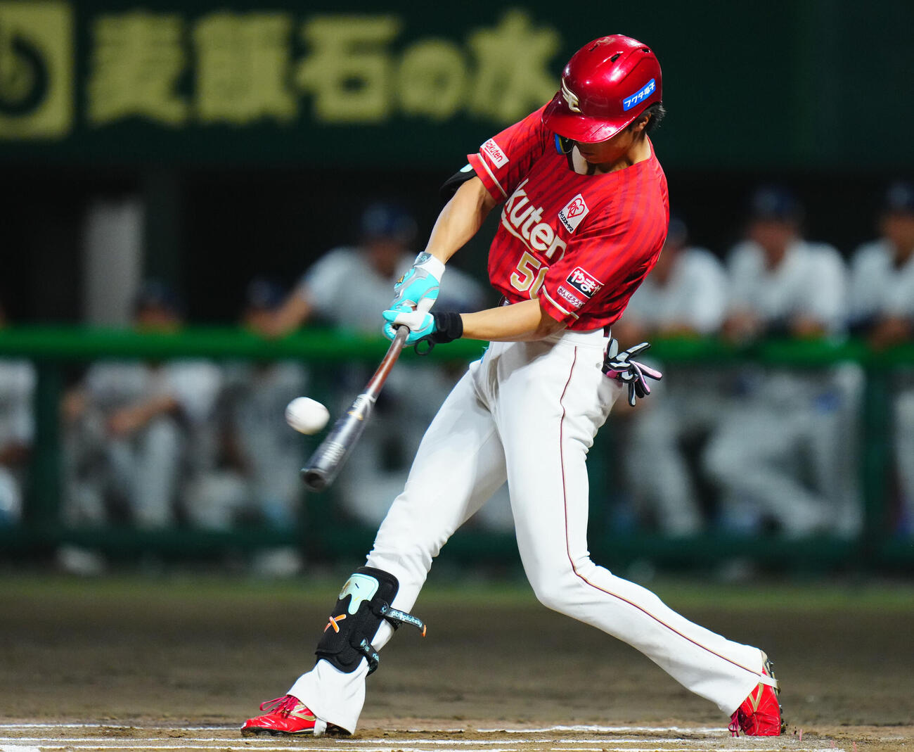 西武対楽天　10回表楽天2死一塁、適時二塁打を放つ武藤敦貴（撮影・垰建太）