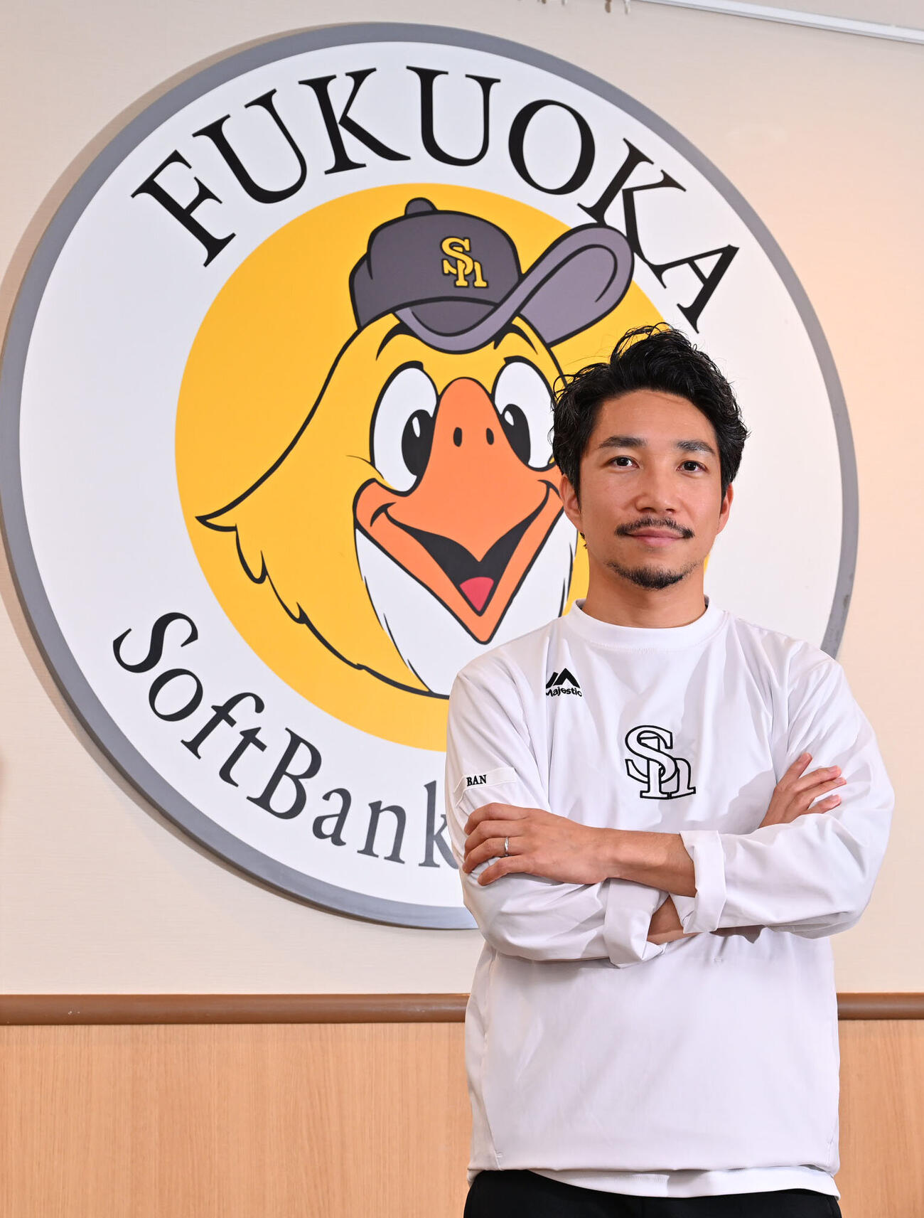 取材に応じる伴元裕メンタルパフォーマンスコーチ（撮影・林敢治）
