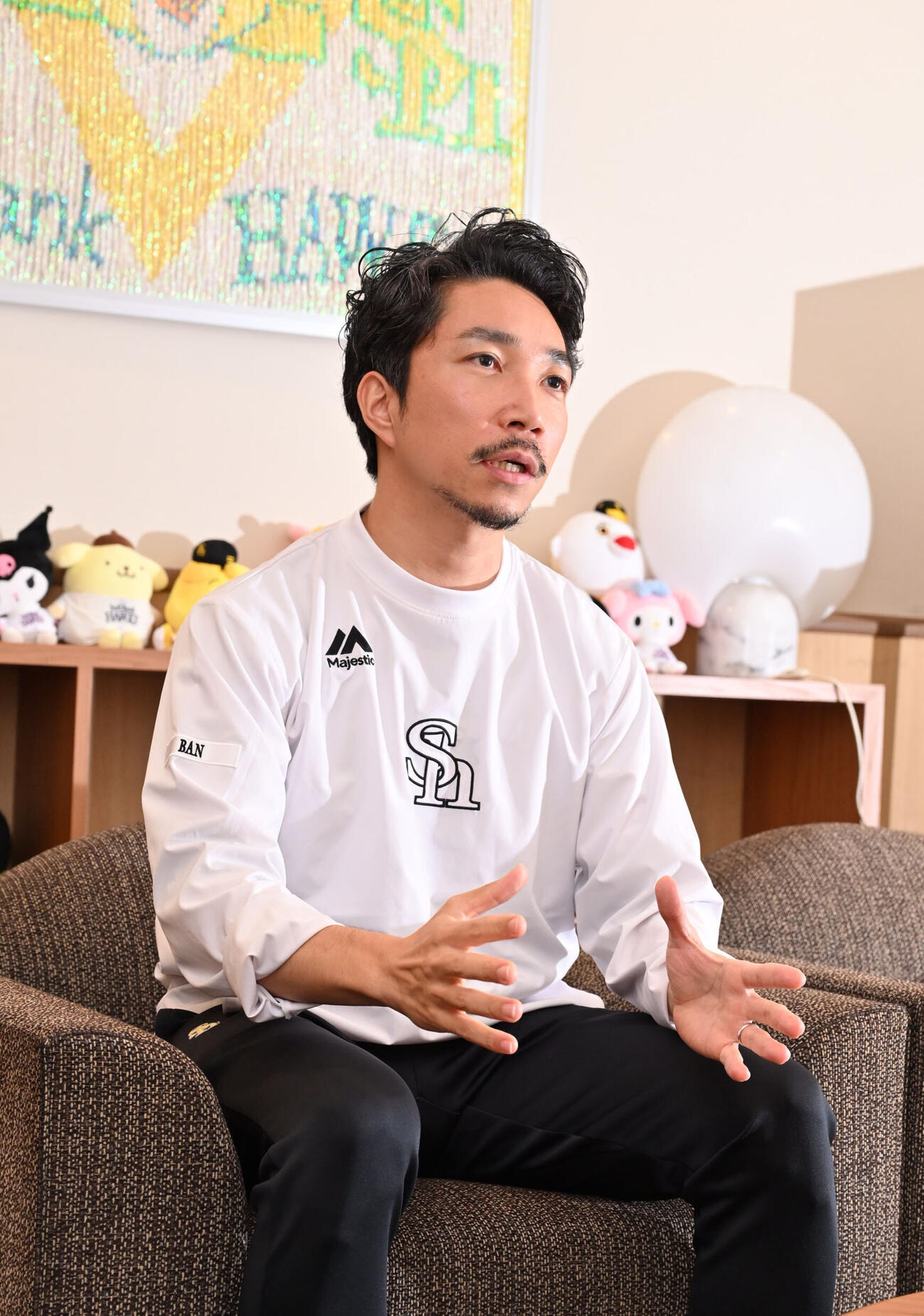 取材に応じる伴元裕メンタルパフォーマンスコーチ（撮影・林敢治）