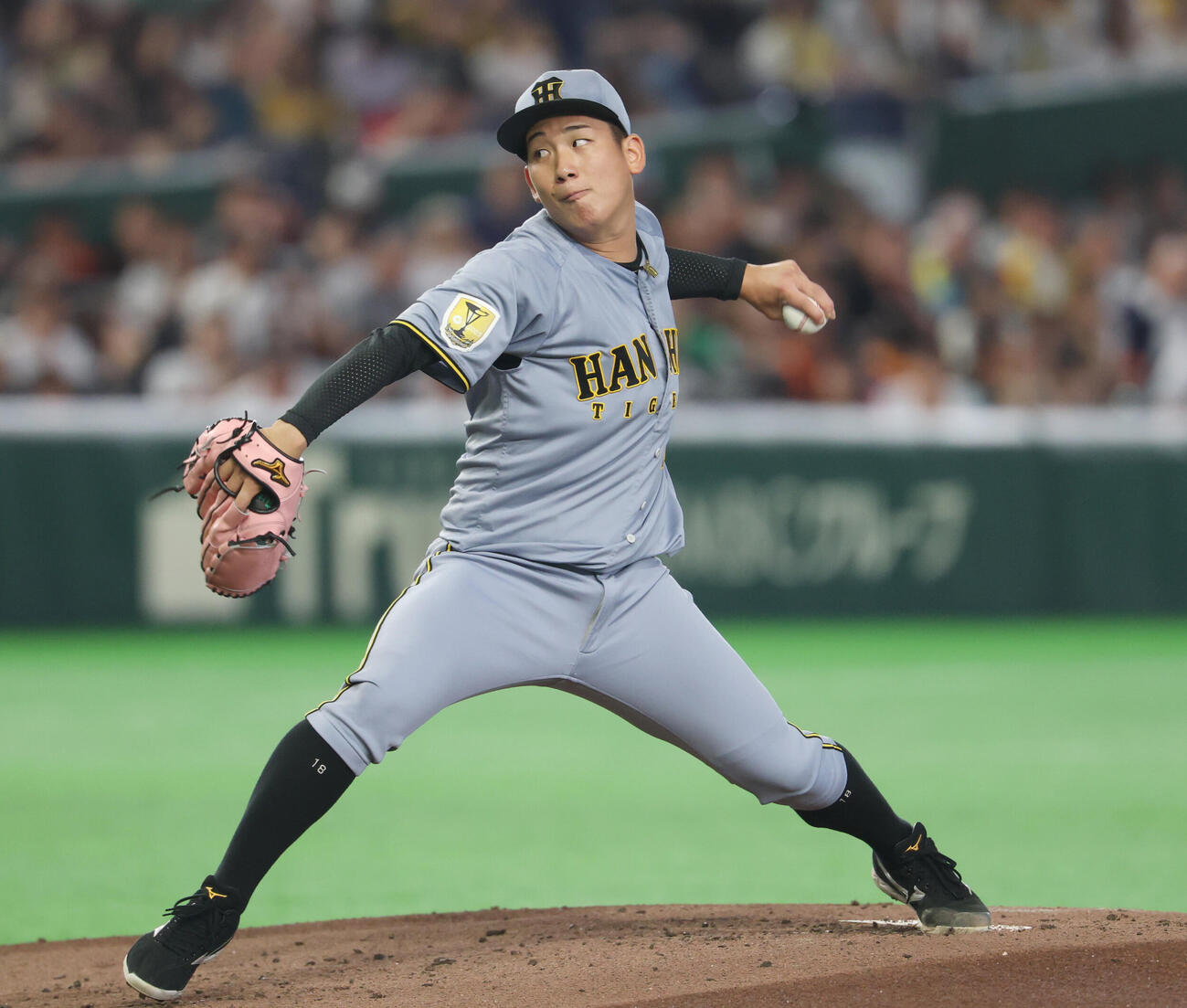 巨人対阪神　先発し力投する阪神伊原陵人（撮影・増田悦実）