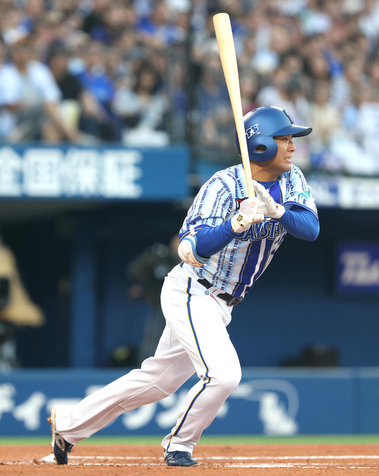 DeNA対中日　1回DeNA無死、右前打を放つ勝又温史（撮影・河田真司）