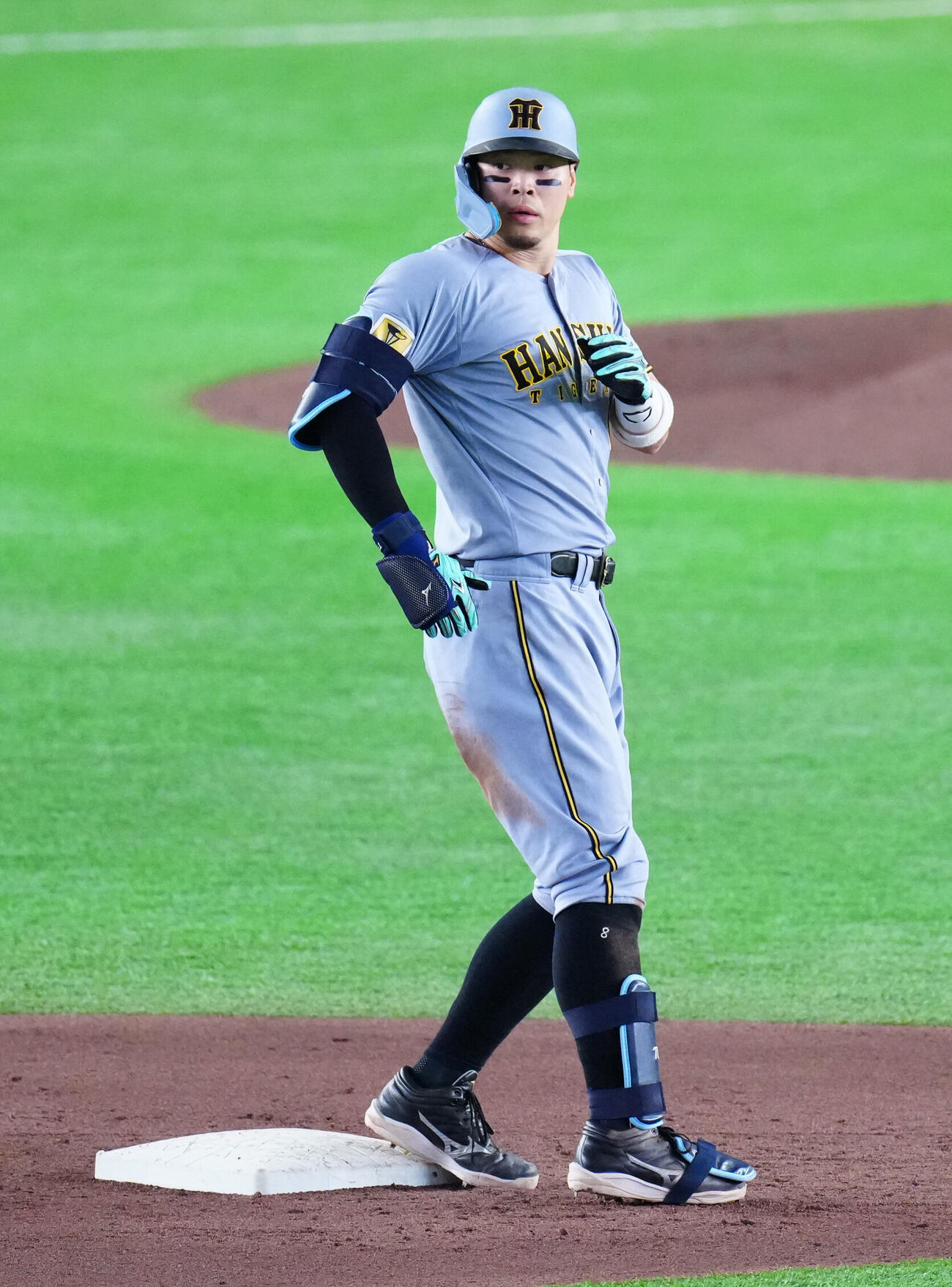 巨人対阪神　3回表阪神2死一、二塁、適時二塁打を放った佐藤輝明（撮影・江口和貴）