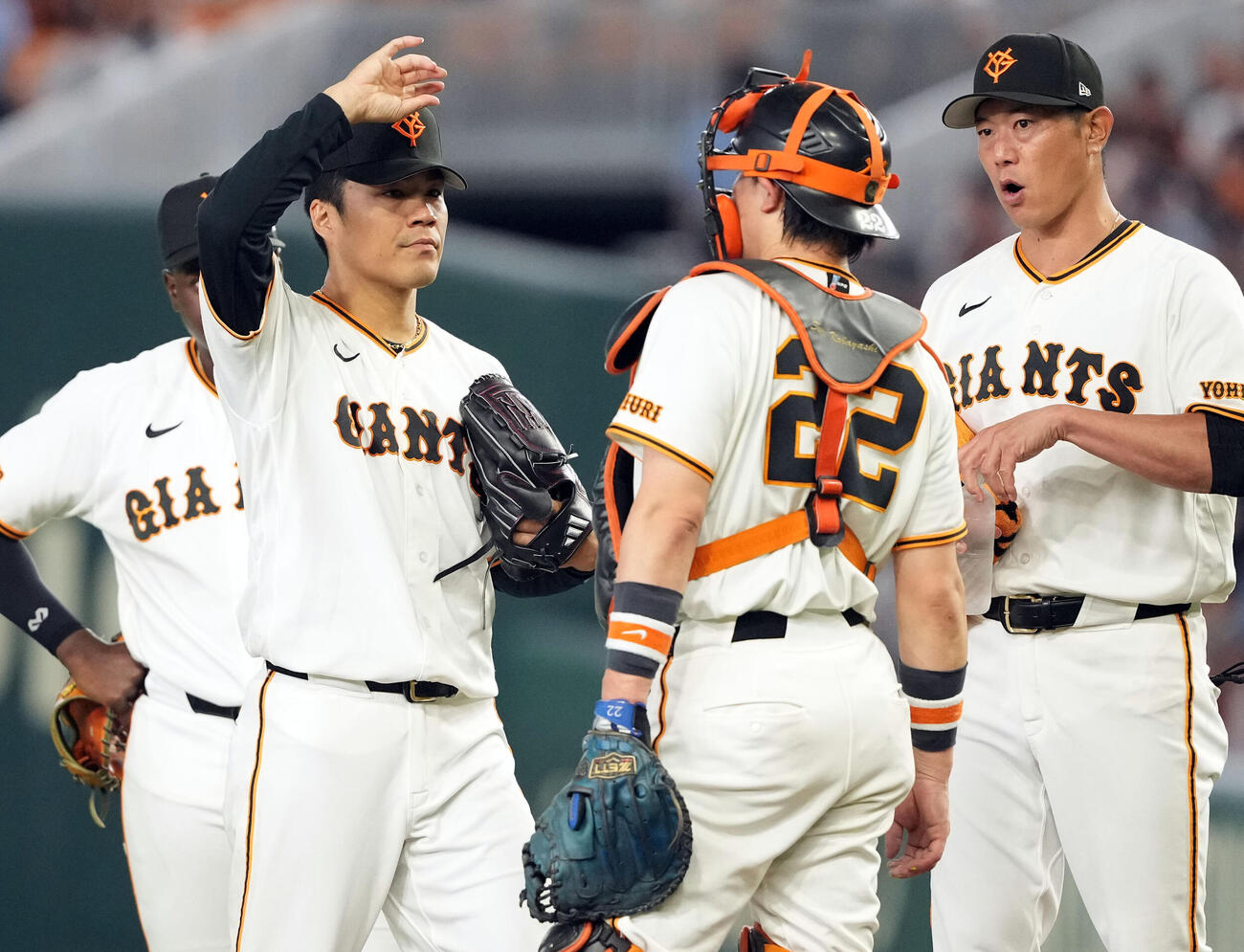 巨人対阪神　3回表、ランナーを背負いピンチの巨人則本昂大（撮影・たえ見朱実）