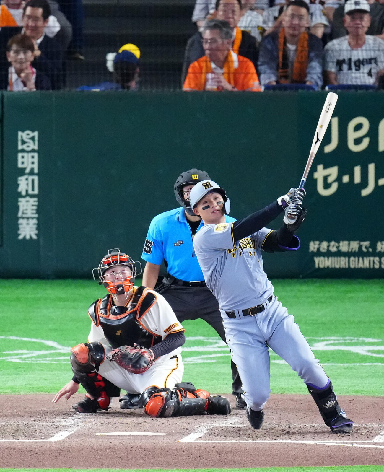 巨人対阪神　6回表阪神2死一塁、2点本塁打を放つ森下翔太（撮影・江口和貴）