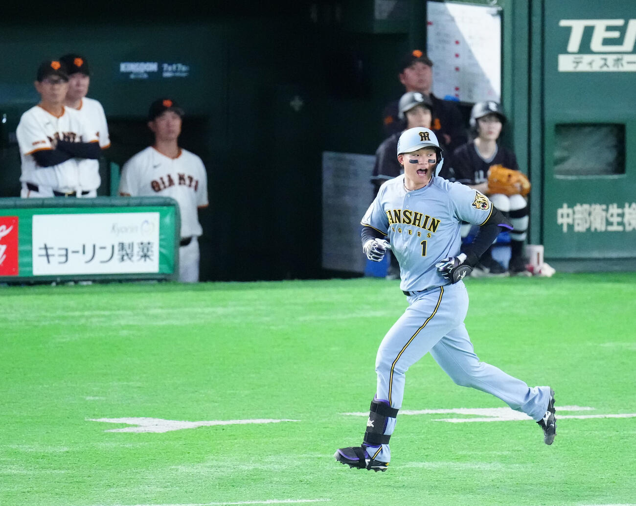 巨人対阪神　6回表阪神2死一塁、2点本塁打を放った森下翔太（撮影・江口和貴）