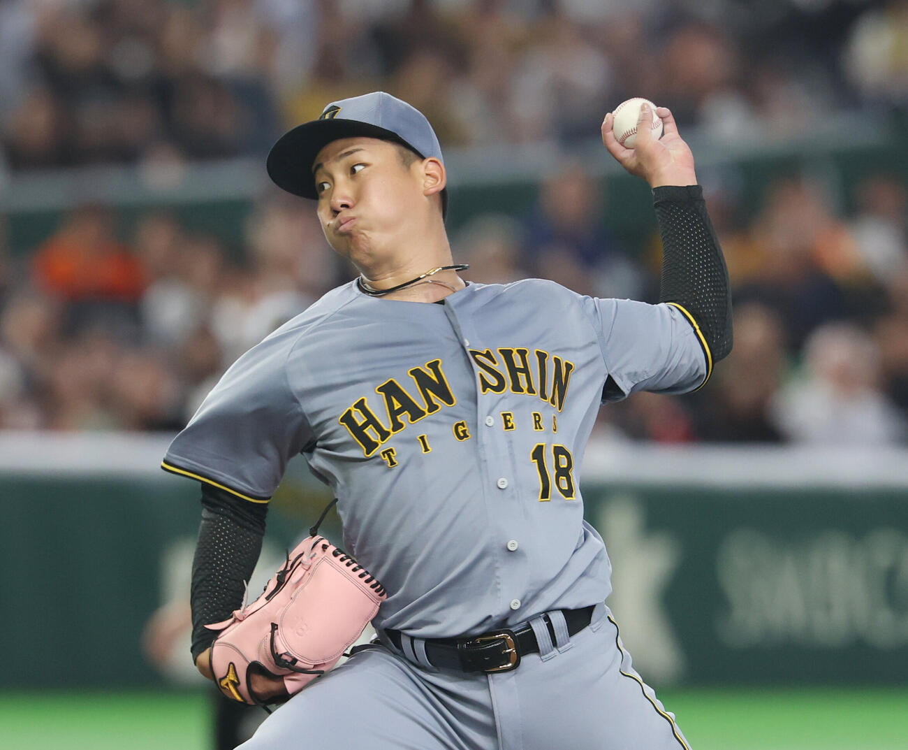 巨人対阪神　5回、力投する阪神伊原陵人（撮影・増田悦実）