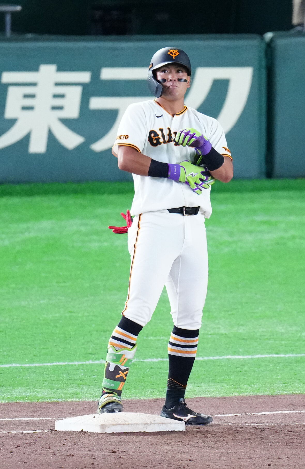 巨人対阪神　7回裏巨人2死、内野安打とした知念大成（撮影・江口和貴）