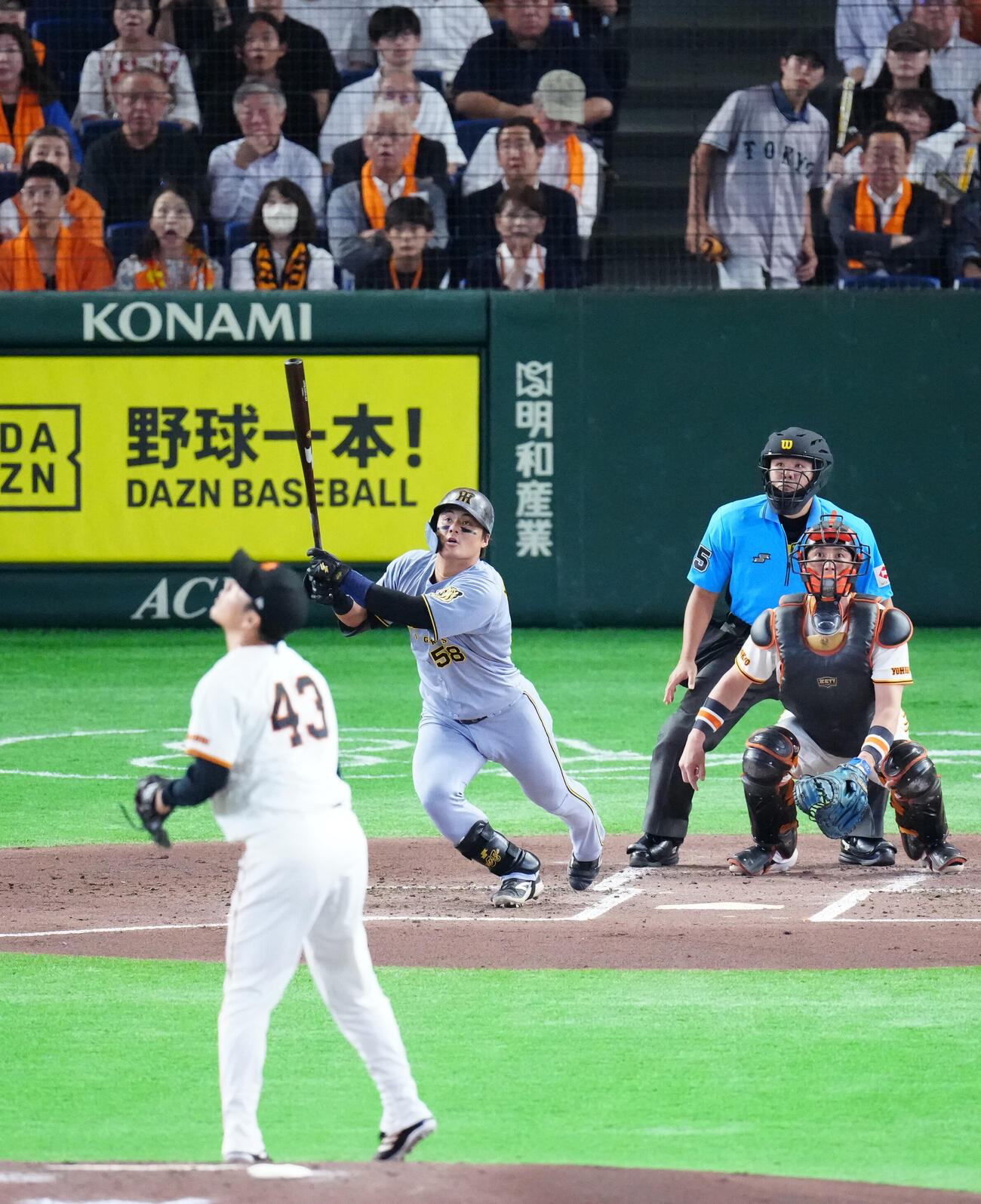 巨人対阪神　2回表阪神1死一塁、2点本塁打を放つ前川右京。投手則本昂大（撮影・江口和貴）