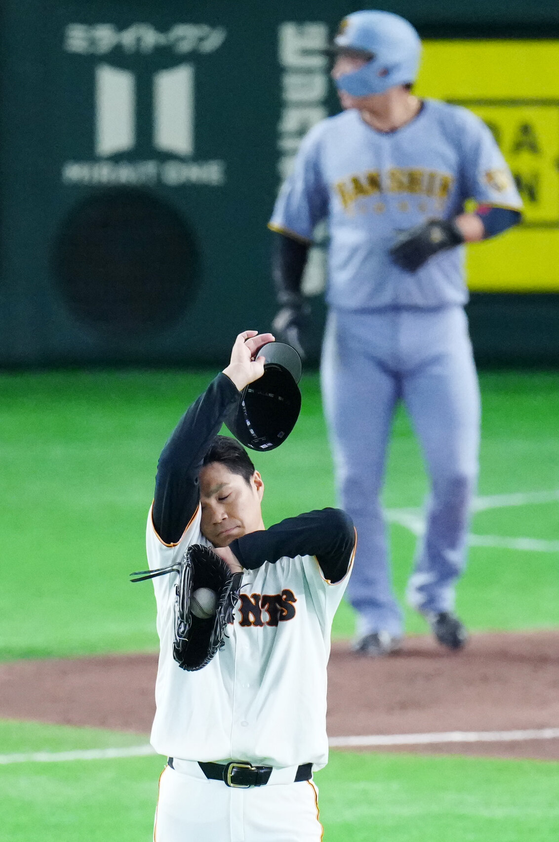 巨人対阪神　2回表阪神1死一塁、前川右京に2点本塁打を浴びた則本昂大（撮影・江口和貴）