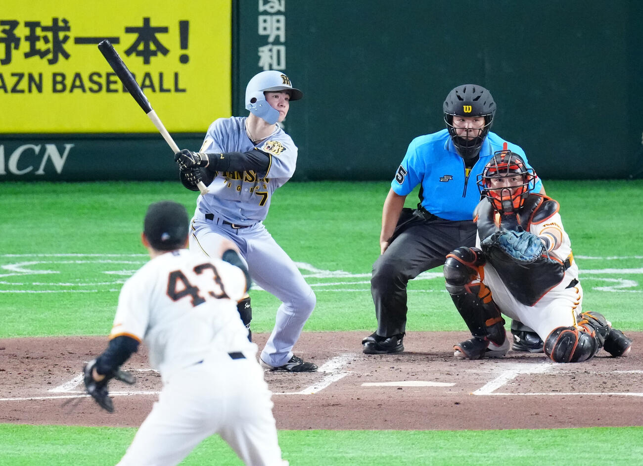 巨人対阪神　3回表阪神2死、左前打を放つ中野拓夢。投手則本昂大（撮影・江口和貴）