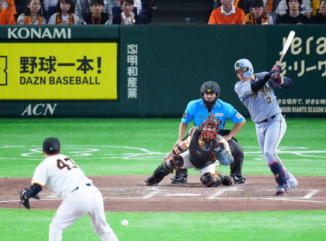 巨人対阪神　5回表阪神無死二、三塁、2点適時打を放つ大山悠輔。投手則本昂大（撮影・江口和貴）