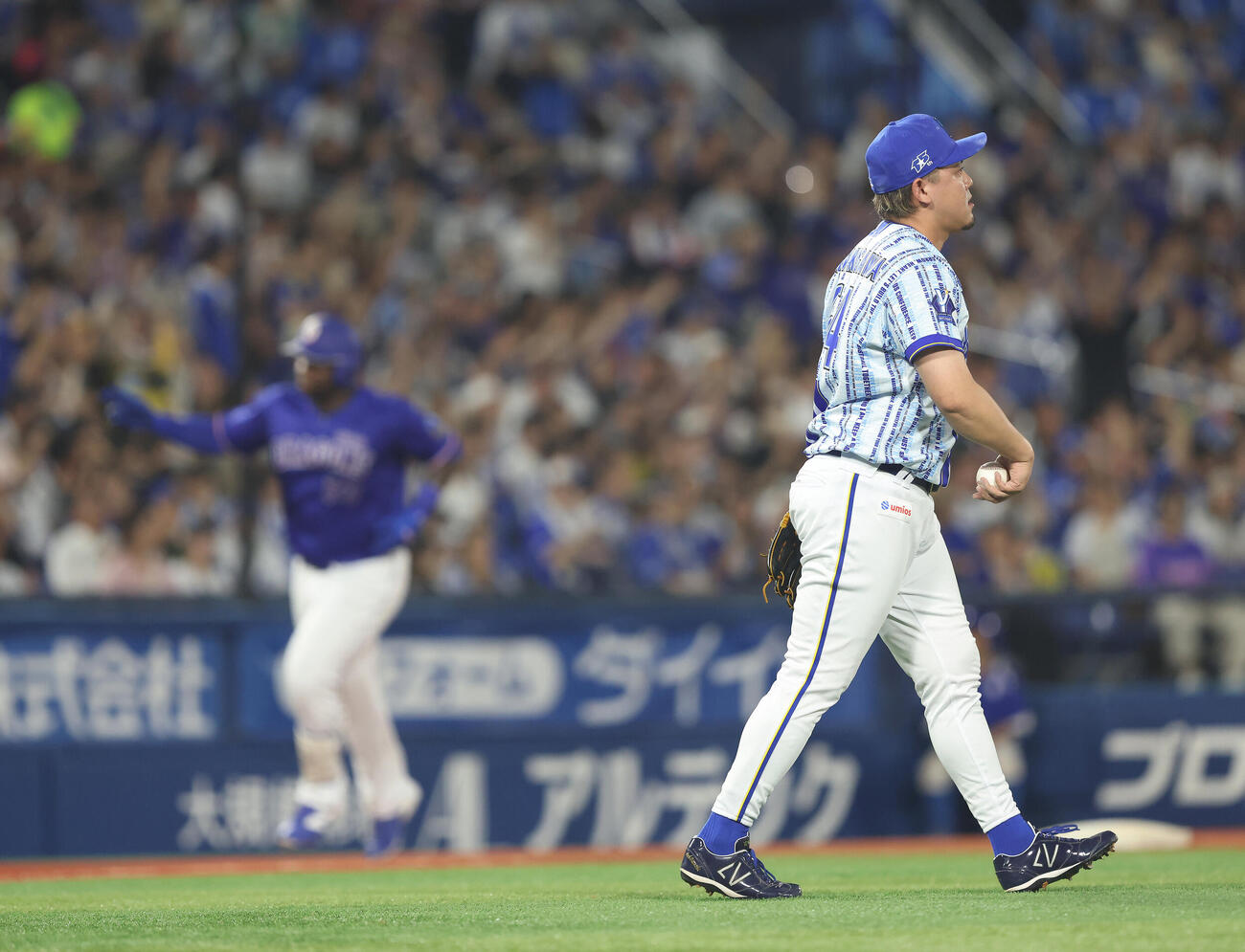 DeNA対中日　8回表中日無死二塁、サノーに左中間逆転2点本塁打を浴びる中川虎大（撮影・河田真司）