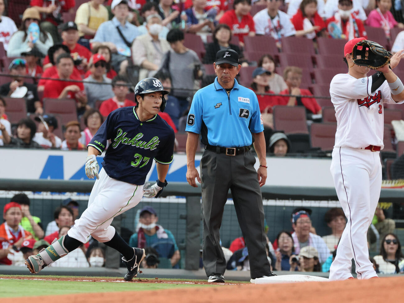 広島対ヤクルト　2回表ヤクルト2死二塁、先制適時三塁打を放った山野辺翔（撮影・加藤孝規）