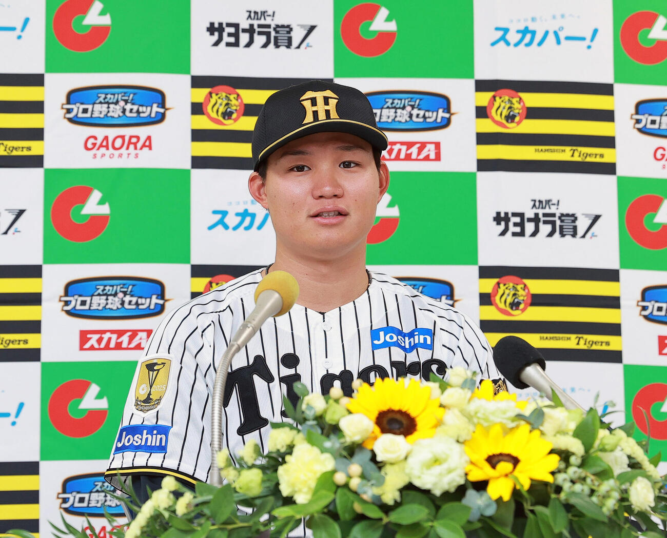 6月度の「スカパー！サヨナラ賞」を受賞し喜びを語る阪神森下翔太（撮影・上山淳一）