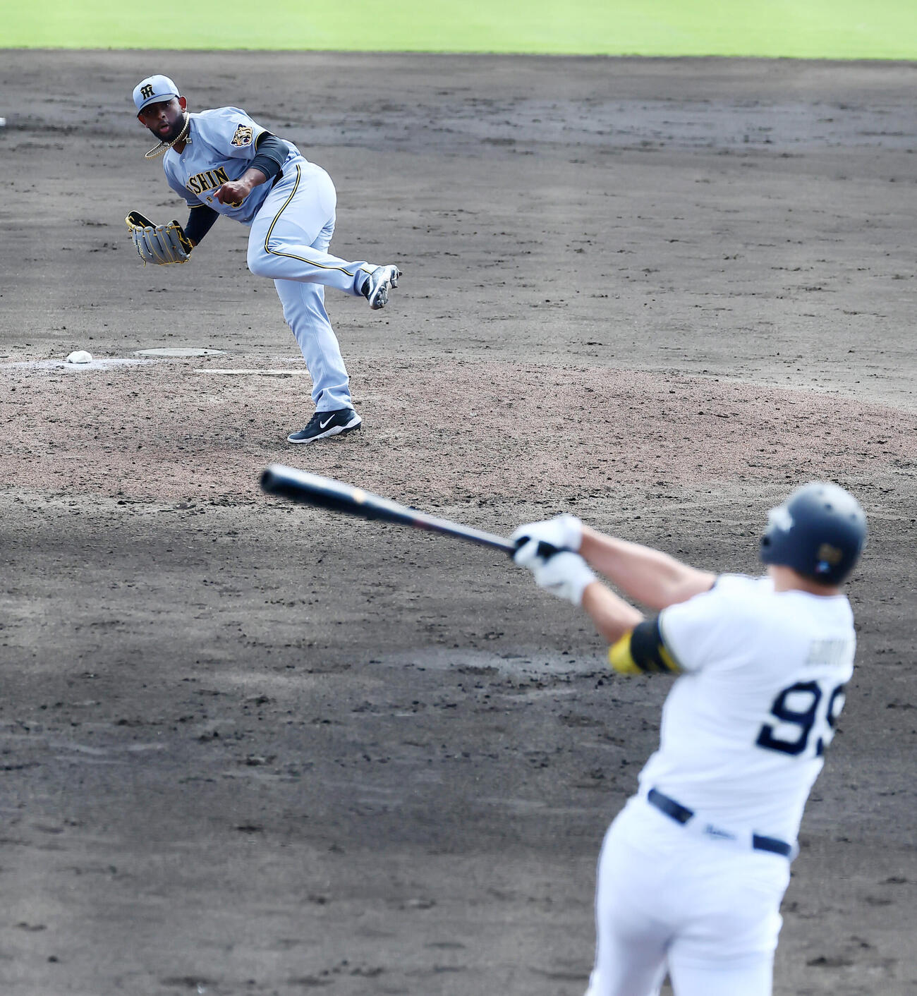 オリックス対阪神　7回裏オリックス1死、阪神2番手で登板のアンダーソン・セベリーノは杉本裕太郎を三振に仕留める　（撮影・加藤哉）