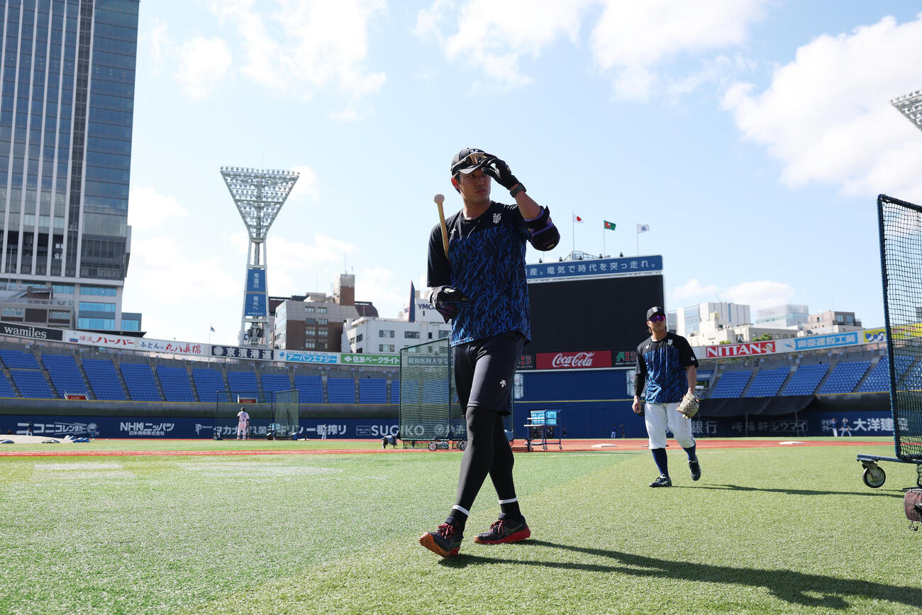 DeNA対巨人　試合前練習を終え引き揚げるDeNA藤浪晋太郎（撮影・宮地輝）