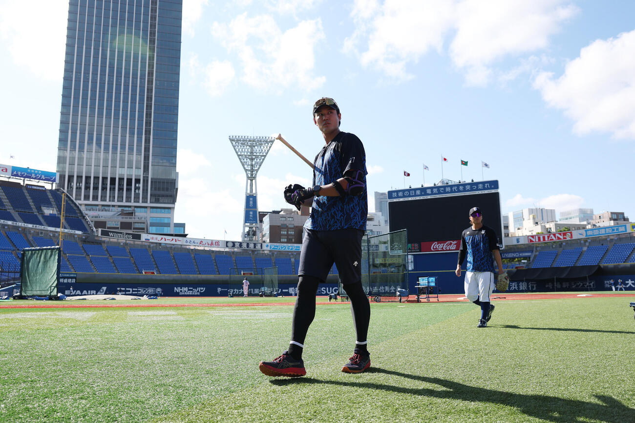 DeNA対巨人　試合前練習を終え引き揚げるDeNA藤浪晋太郎（撮影・宮地輝）