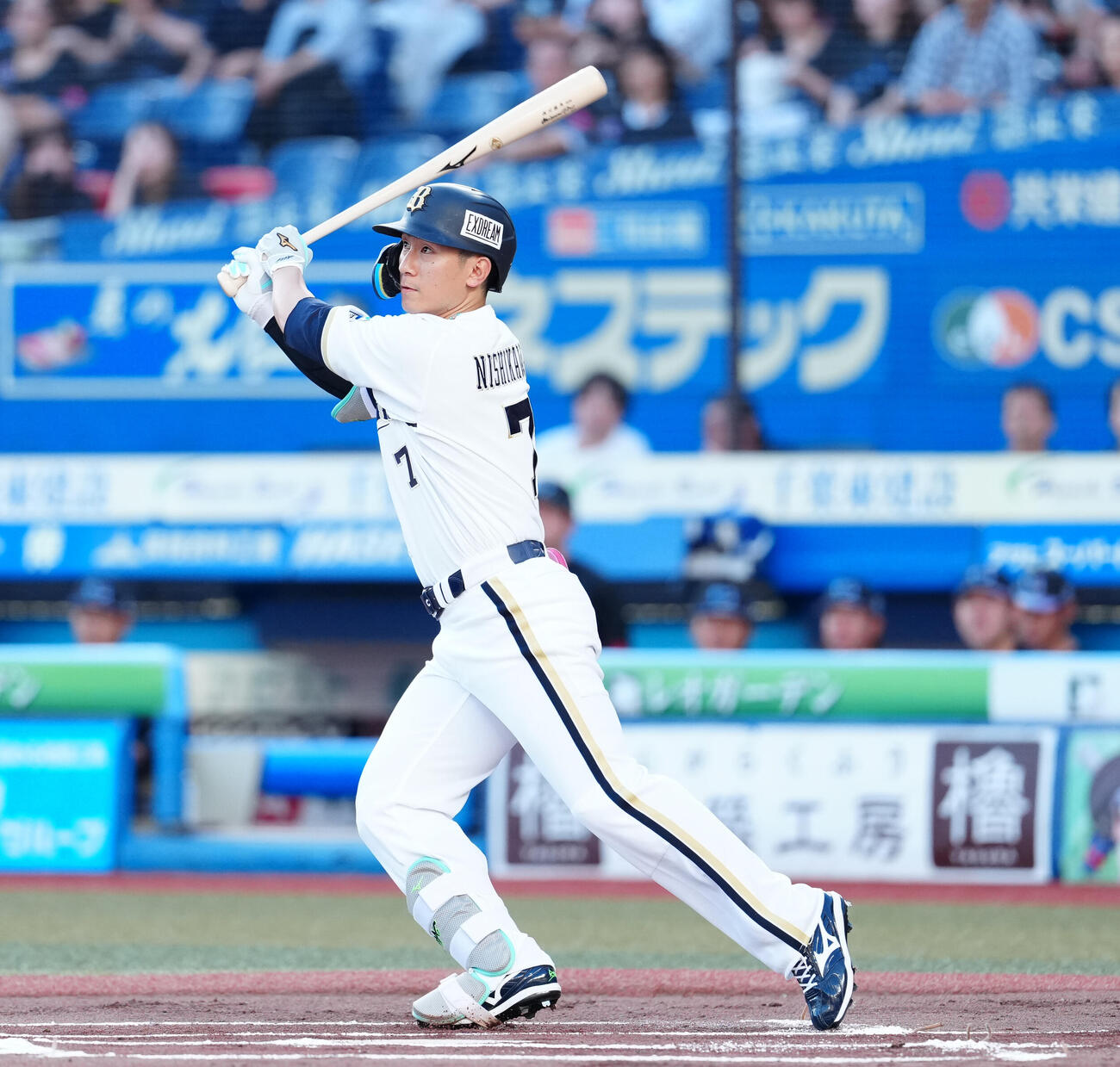 ロッテ対オリックス　1回表オリックス2死、二塁打を放つ西川龍馬（撮影・鈴木みどり）