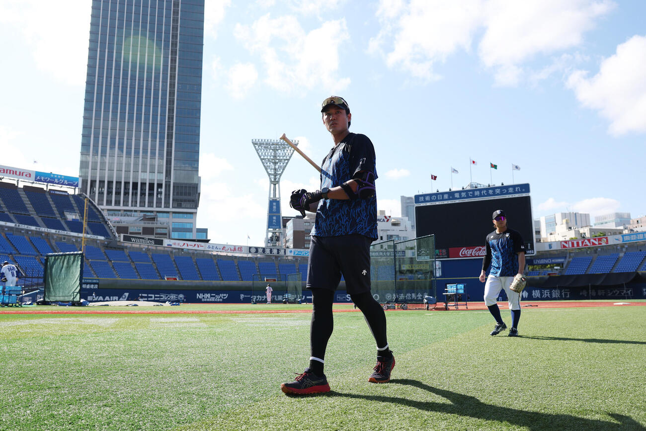 DeNA対巨人　試合前練習を終え引き揚げるDeNA藤浪晋太郎（撮影・宮地輝）