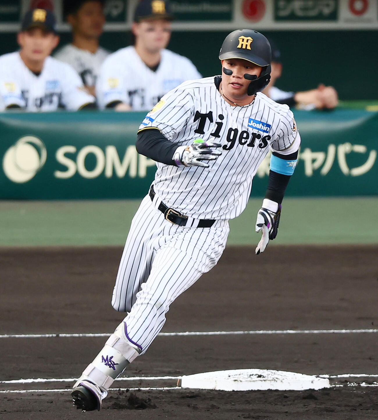 阪神対ヤクルト　1回裏阪神1死一塁、森下翔太は右越え適時二塁打を放つ（撮影・加藤哉）