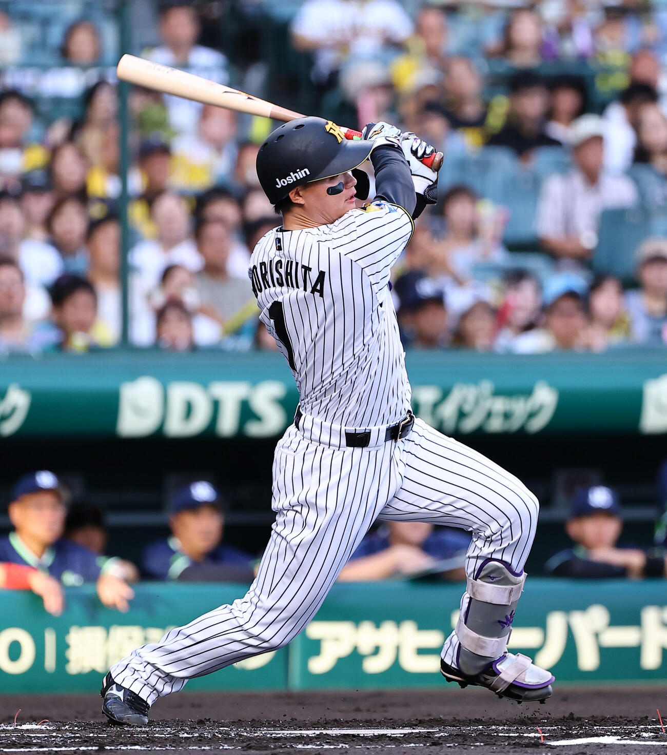 阪神対ヤクルト　1回裏阪神1死一塁、森下翔太は先制適時二塁打を放つ（撮影・上田博志）