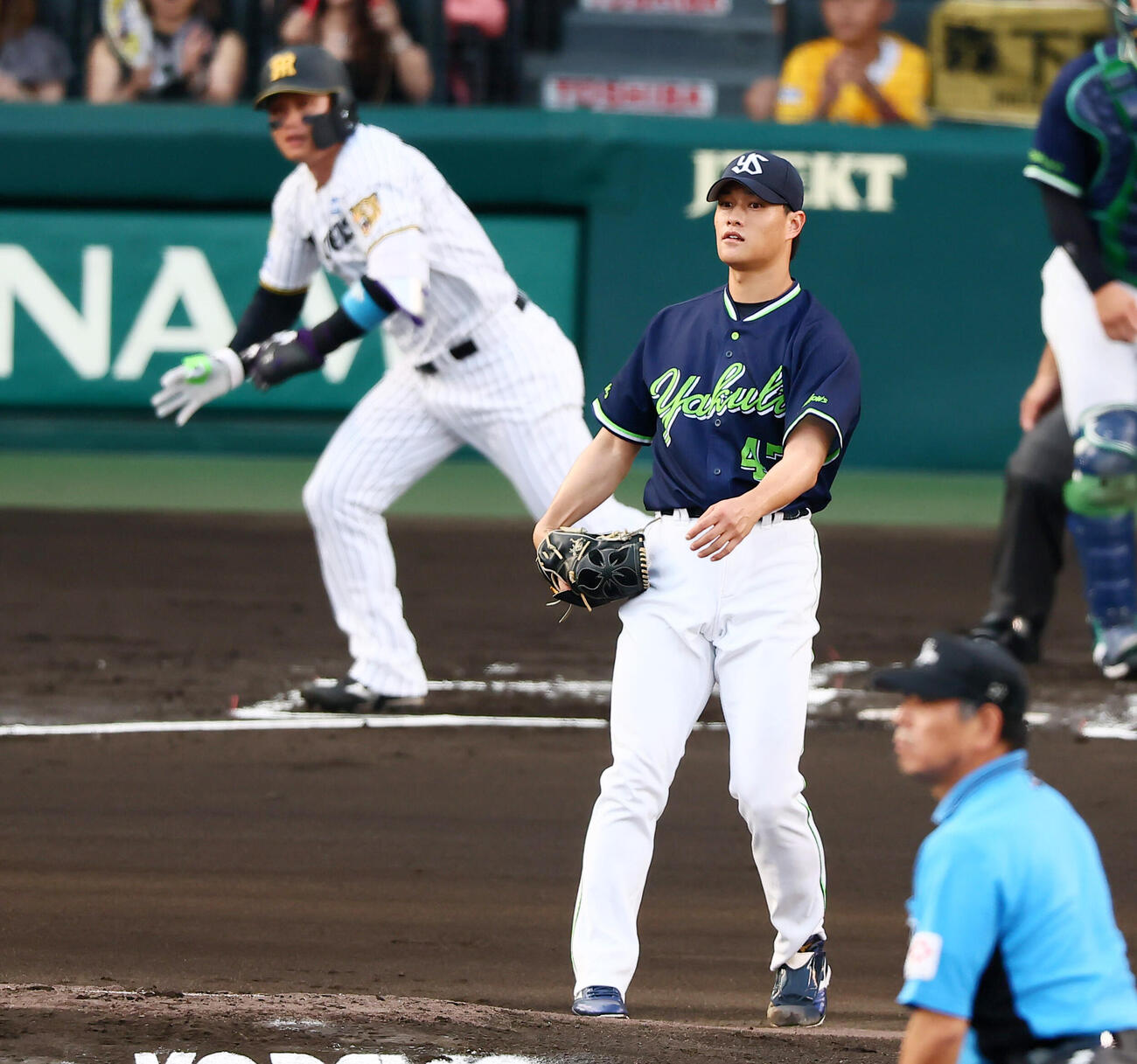阪神対ヤクルト　1回裏阪神1死一塁、高橋奎二は森下翔太に右越え適時二塁打を打たれ失点する（撮影・加藤哉）
