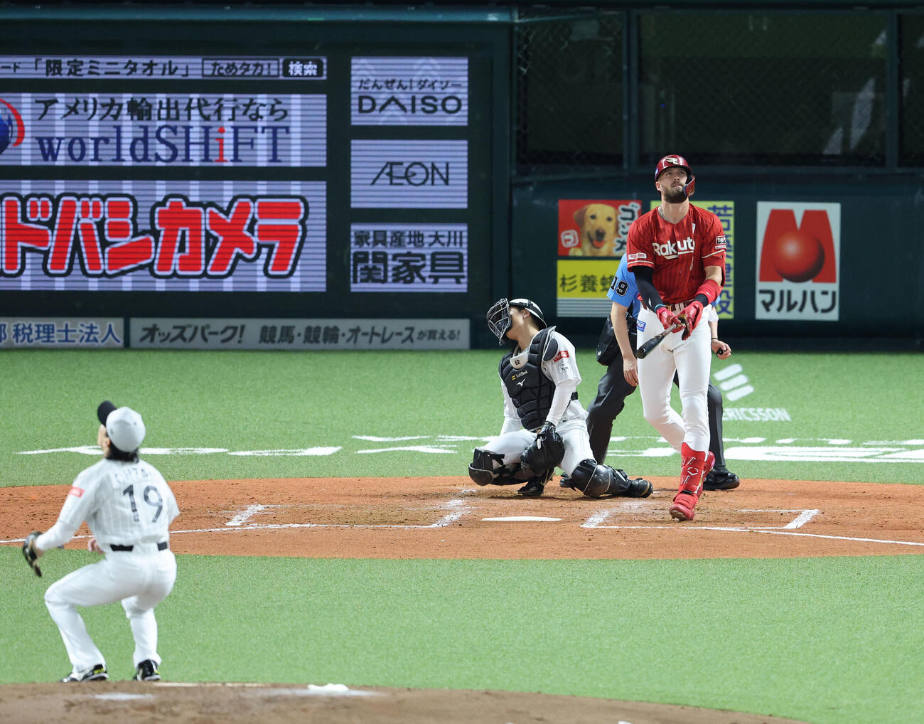 ソフトバンク対楽天　4回表楽天無死、マッカスカーは左越えに勝ち越し本塁打を放つ（撮影・梅根麻紀）