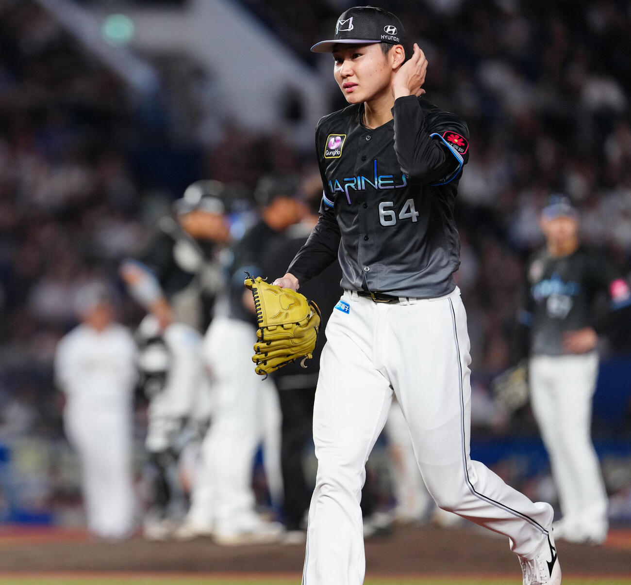ロッテ対オリックス　4回表途中で降板するロッテ先発広池康志郎（撮影・鈴木みどり）
