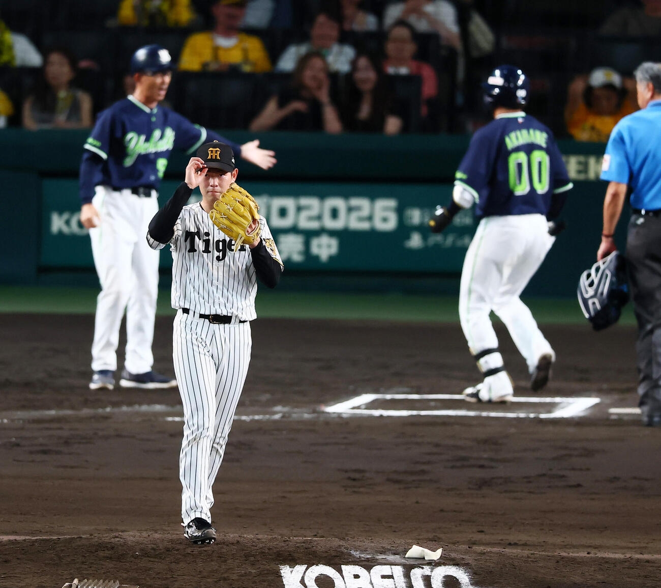 阪神対ヤクルト　6回表ヤクルト2死、下村海翔は赤羽由紘に左越え勝ち越しソロ本塁打を浴びる（撮影・加藤哉）