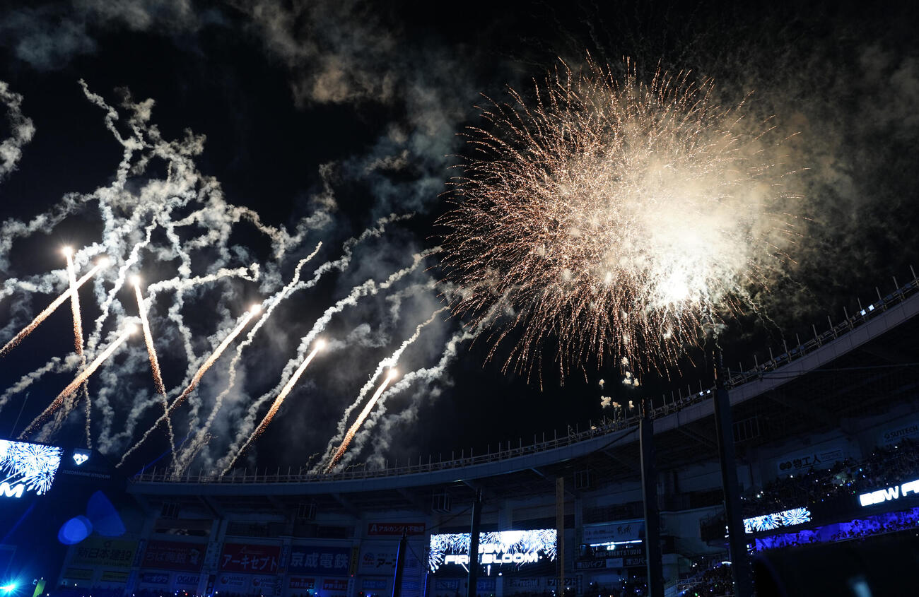 ロッテ対オリックス　打ち上がる花火（撮影・鈴木みどり）