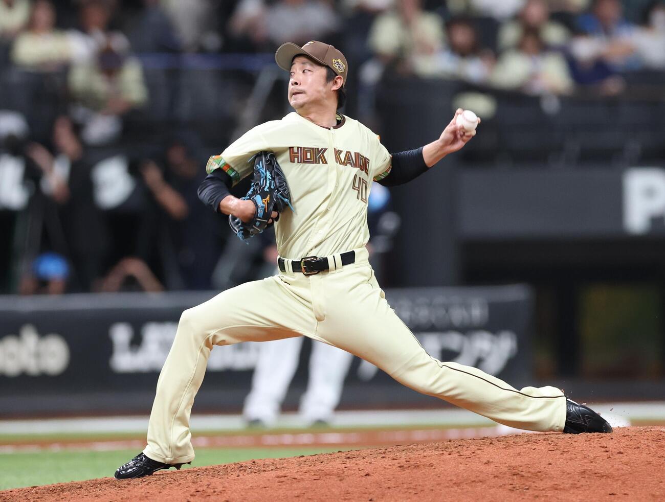 日本ハム対西武　8回に登板の島本浩也（撮影・黒川智章）