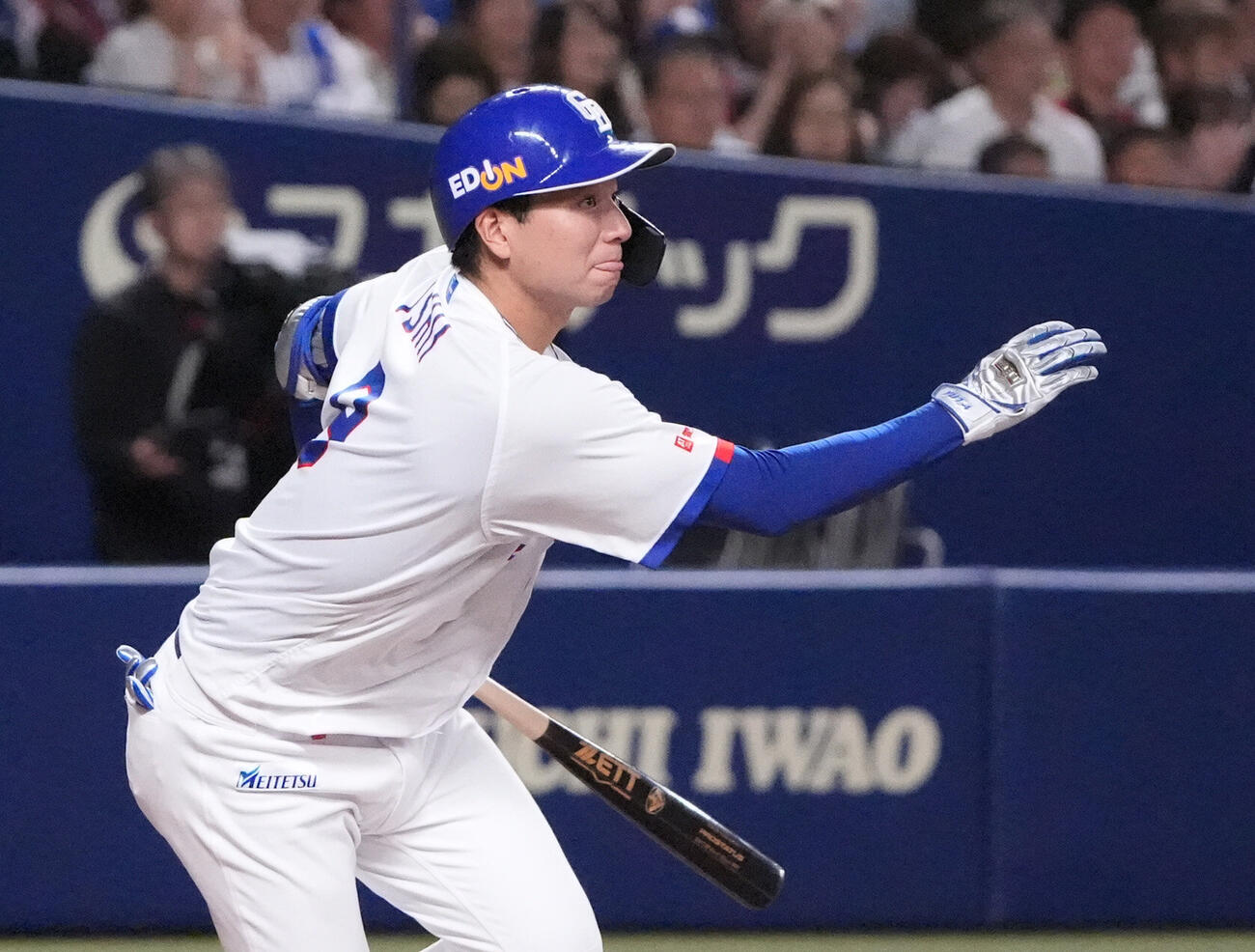 中日対広島　6回裏中日2死二塁、適時打を放つ石伊雄太（撮影・森本幸一）