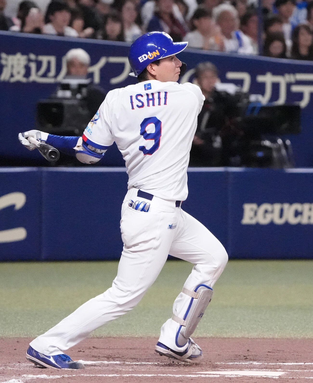 中日対広島　6回裏中日2死二塁、適時打を放つ石伊雄太（撮影・森本幸一）