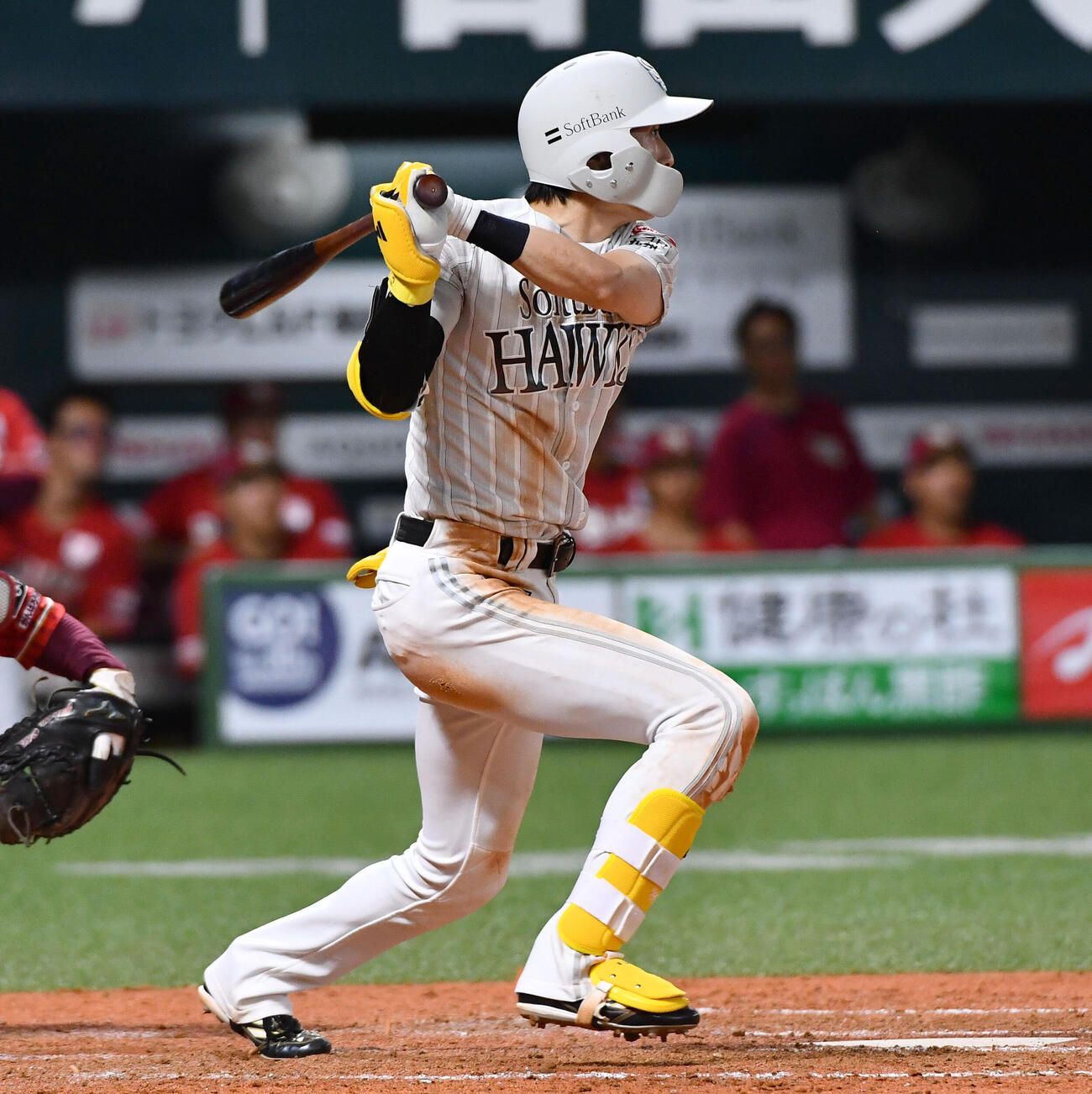 ソフトバンク対楽天　4回裏ソフトバンク2死満塁、周東佑京は左前へ逆転の2点適時打を放つ（撮影・岩下翔太）