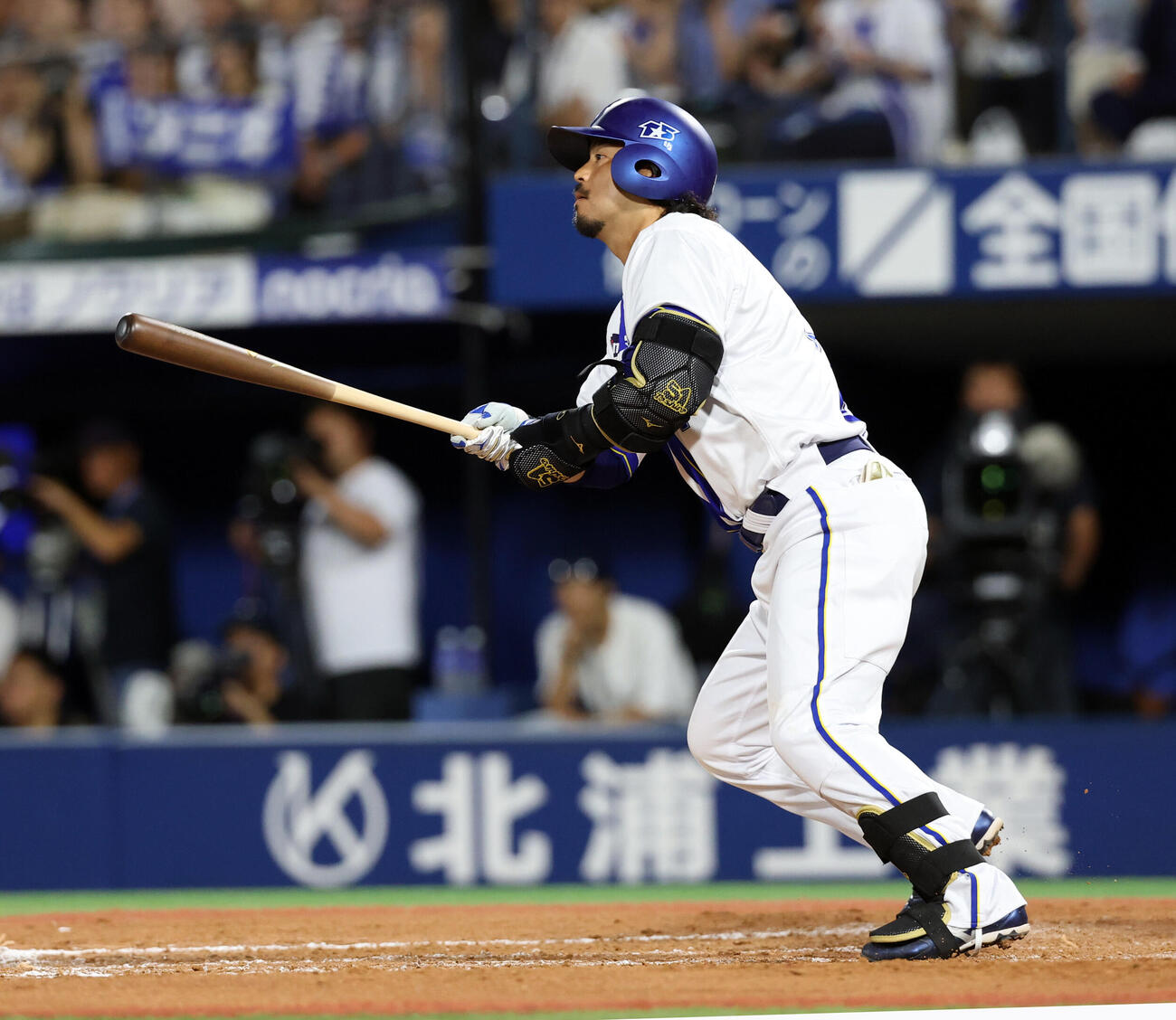DeNA対巨人　6回裏DeNA無死一、二塁、宮崎敏郎は同点適時二塁打を放つ（撮影・浅見桂子）