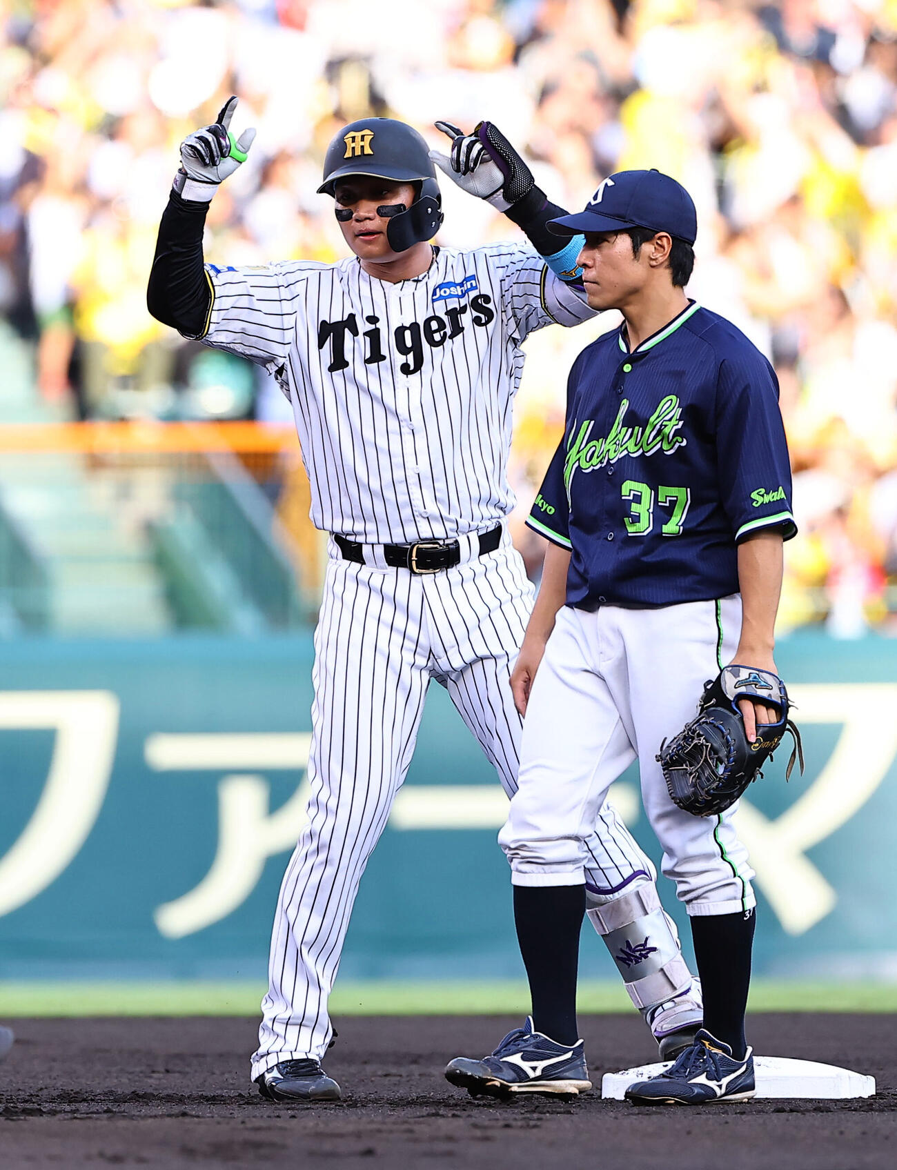 阪神対ヤクルト　1回裏阪神1死一塁、森下翔太は先制適時二塁打を放つ（撮影・上田博志）