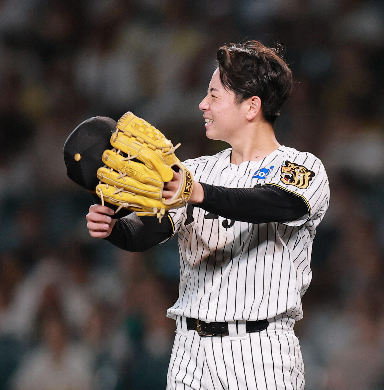 阪神対ヤクルト　6回表ヤクルト2死、下村海翔は赤羽由紘に左越え本塁打を浴びる（撮影・上山淳一）