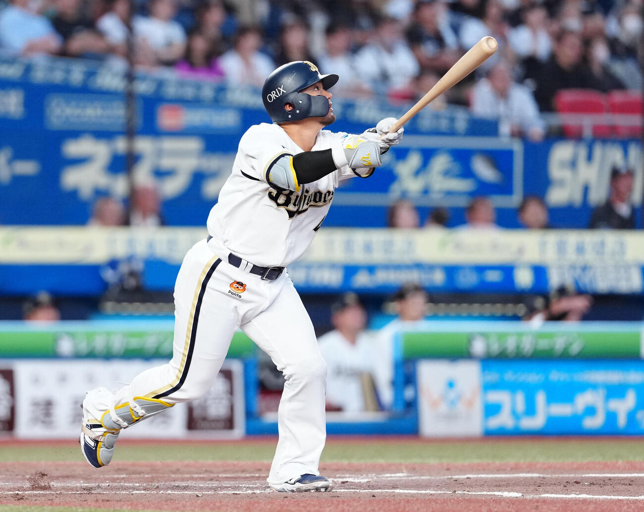 ロッテ対オリックス　3回表オリックス1死二塁、2点本塁打を放つ森友哉（撮影・鈴木みどり）