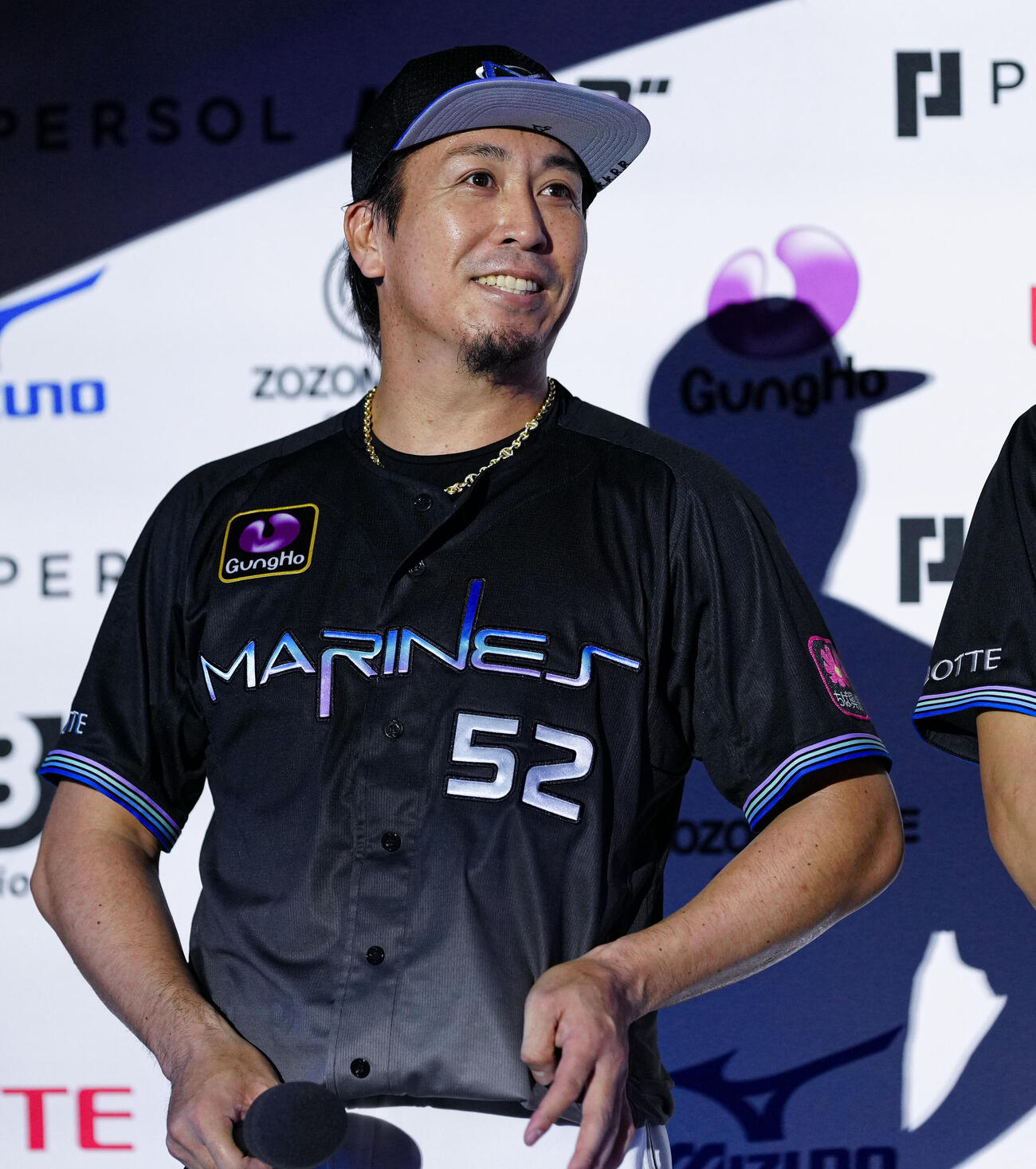 ロッテ対オリックス　ヒーローインタビューで笑顔のロッテ益田直也（撮影・鈴木みどり）