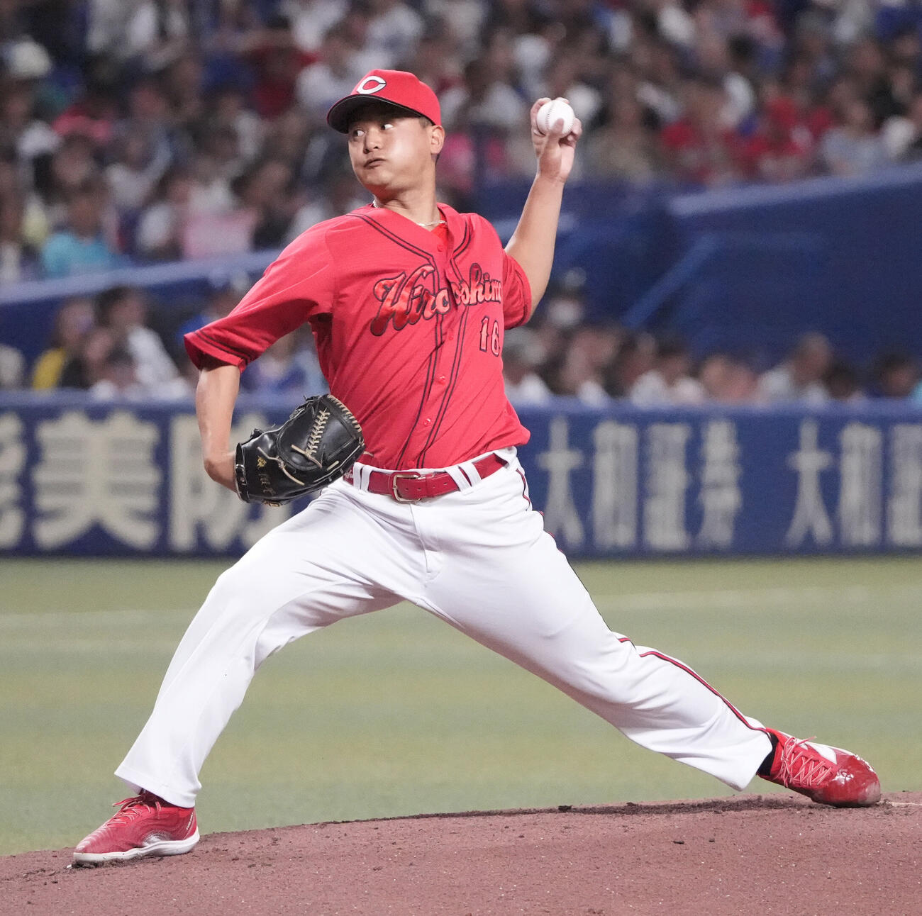中日対広島　1回裏、登板する広島先発の森翔平（撮影・森本幸一）