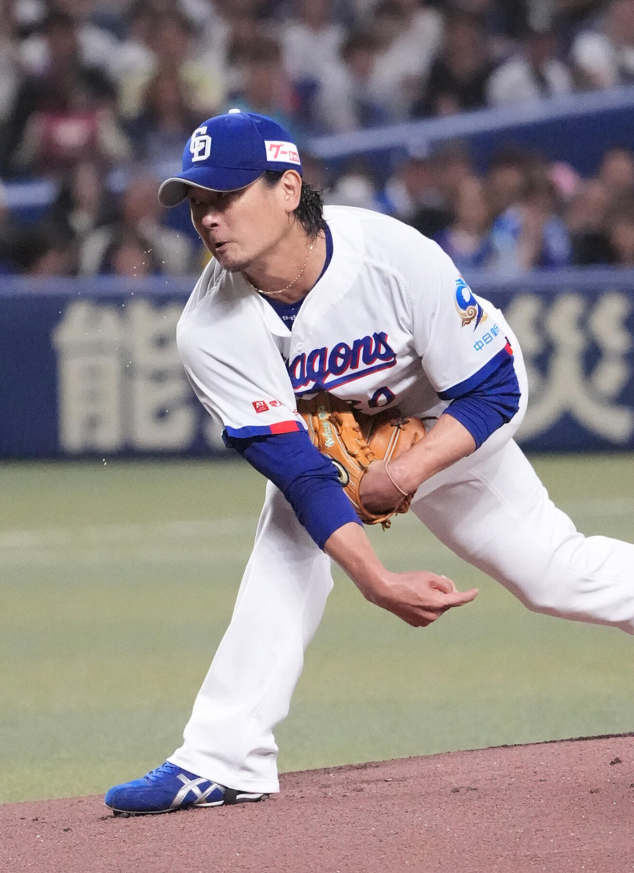 中日対広島　1回表、登板する中日先発の涌井秀章（撮影・森本幸一）